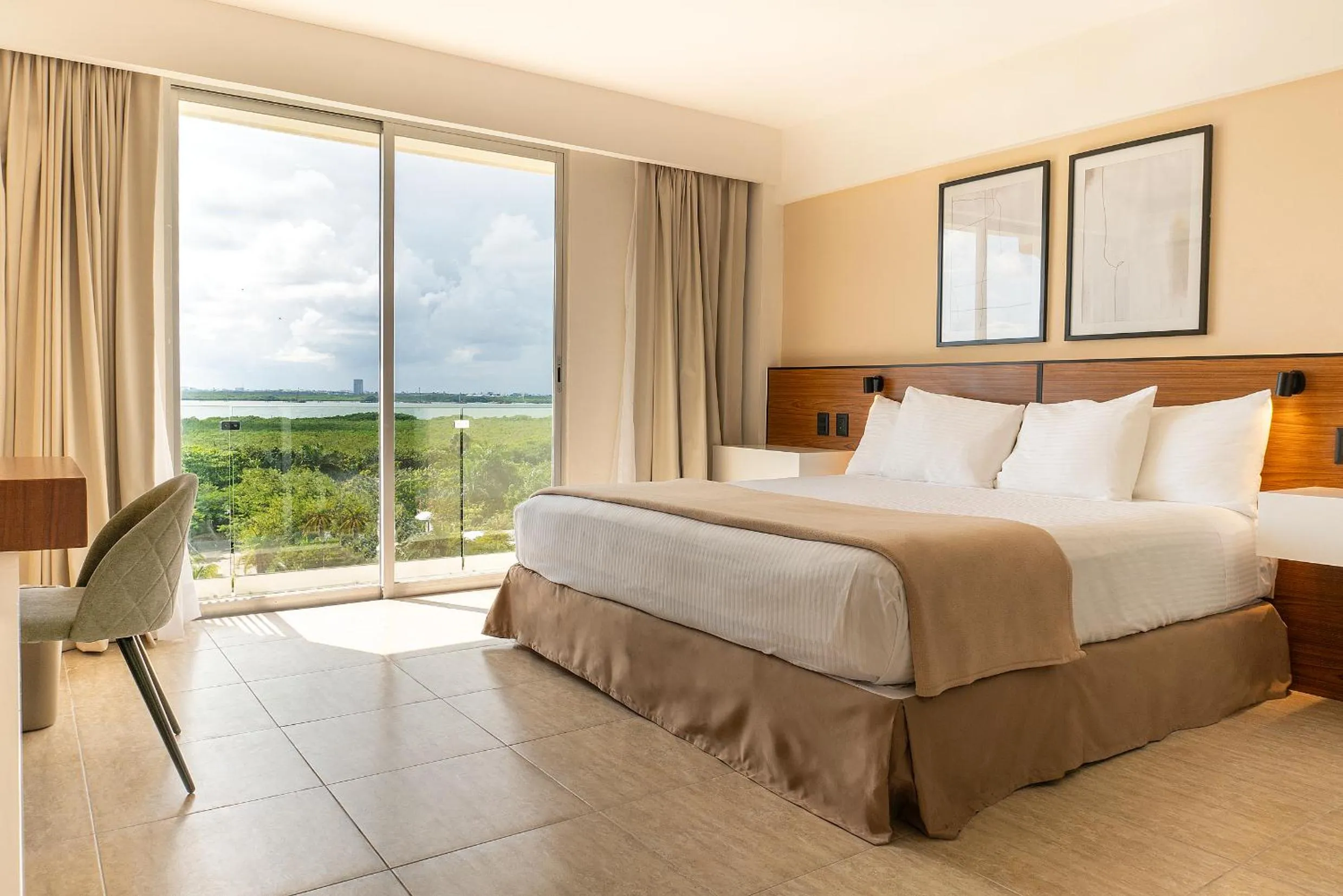 Bed in Hotel Calypso Cancun