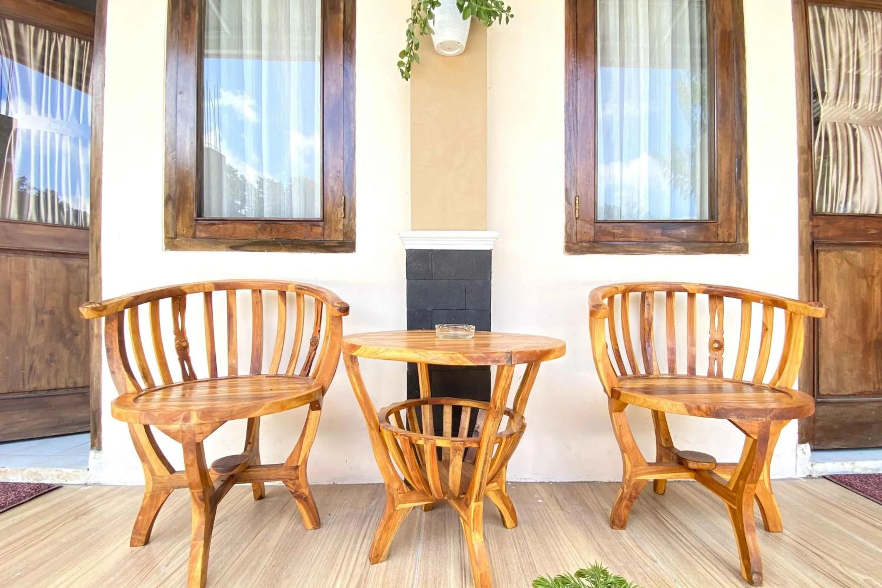 Seating area in Homestay Banteng Adventure Dieng Mitra RedDoorz