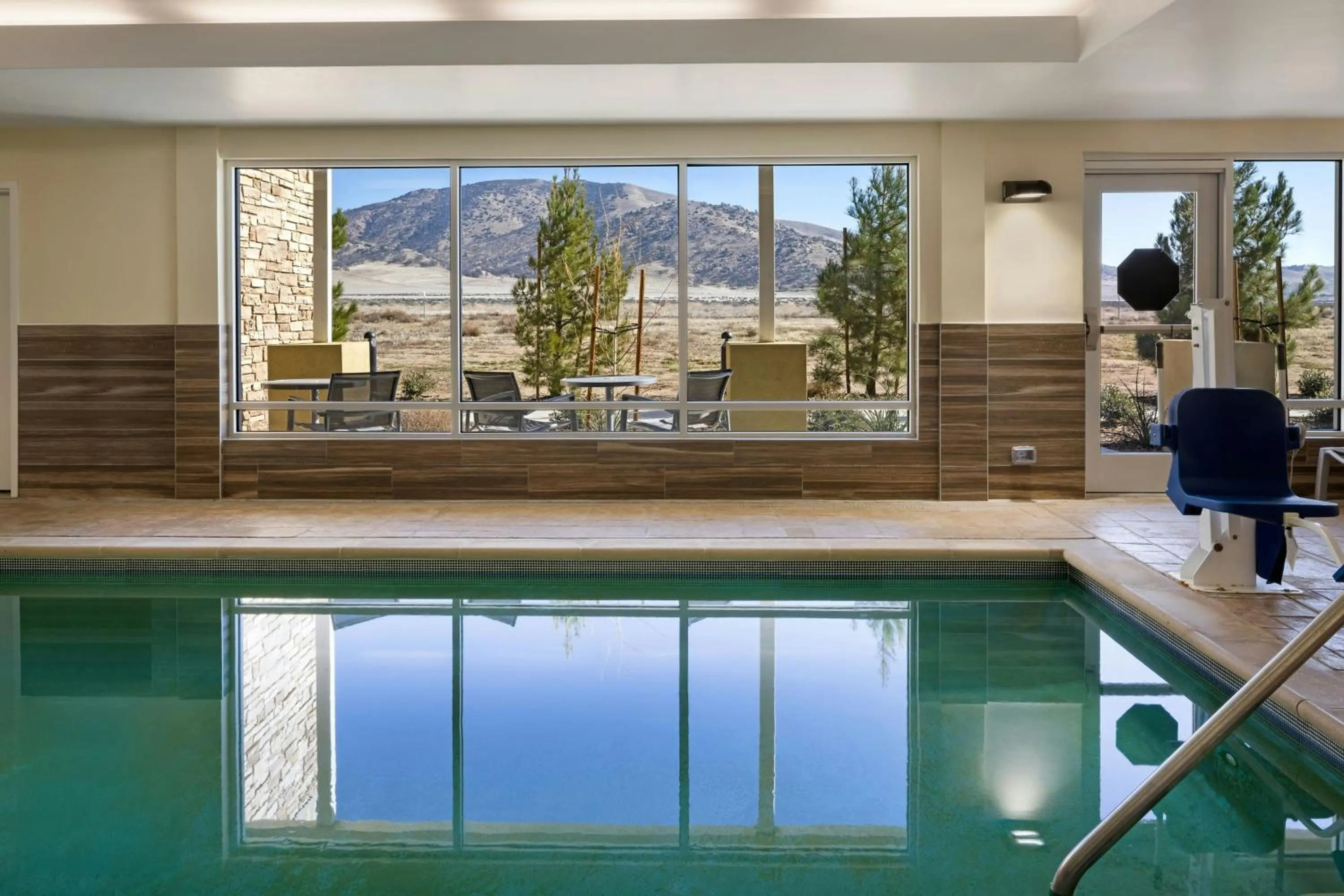 Swimming pool in TownePlace Suites By Marriott Tehachapi
