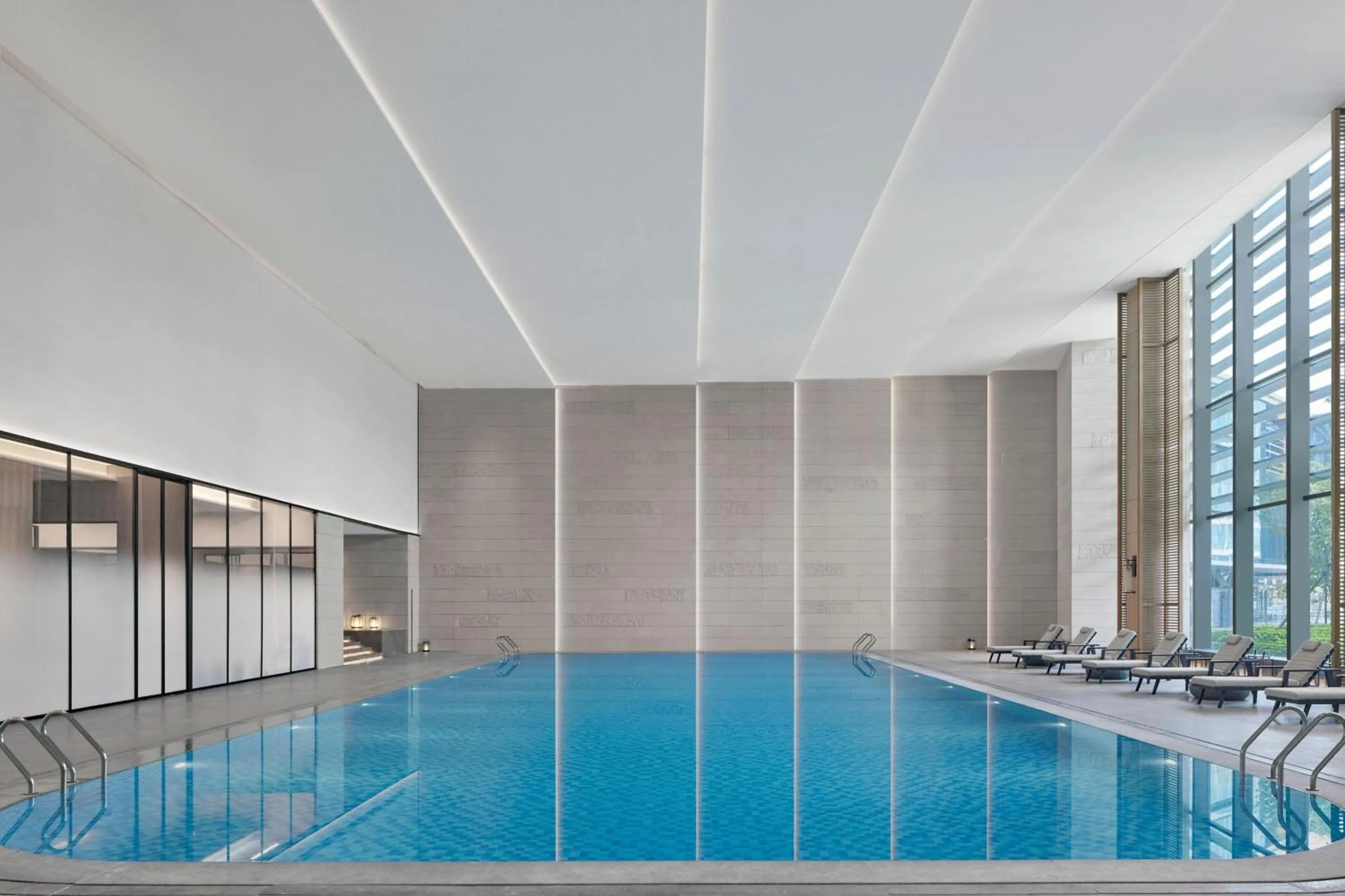 Swimming pool in Sheraton Rizhao Hotel