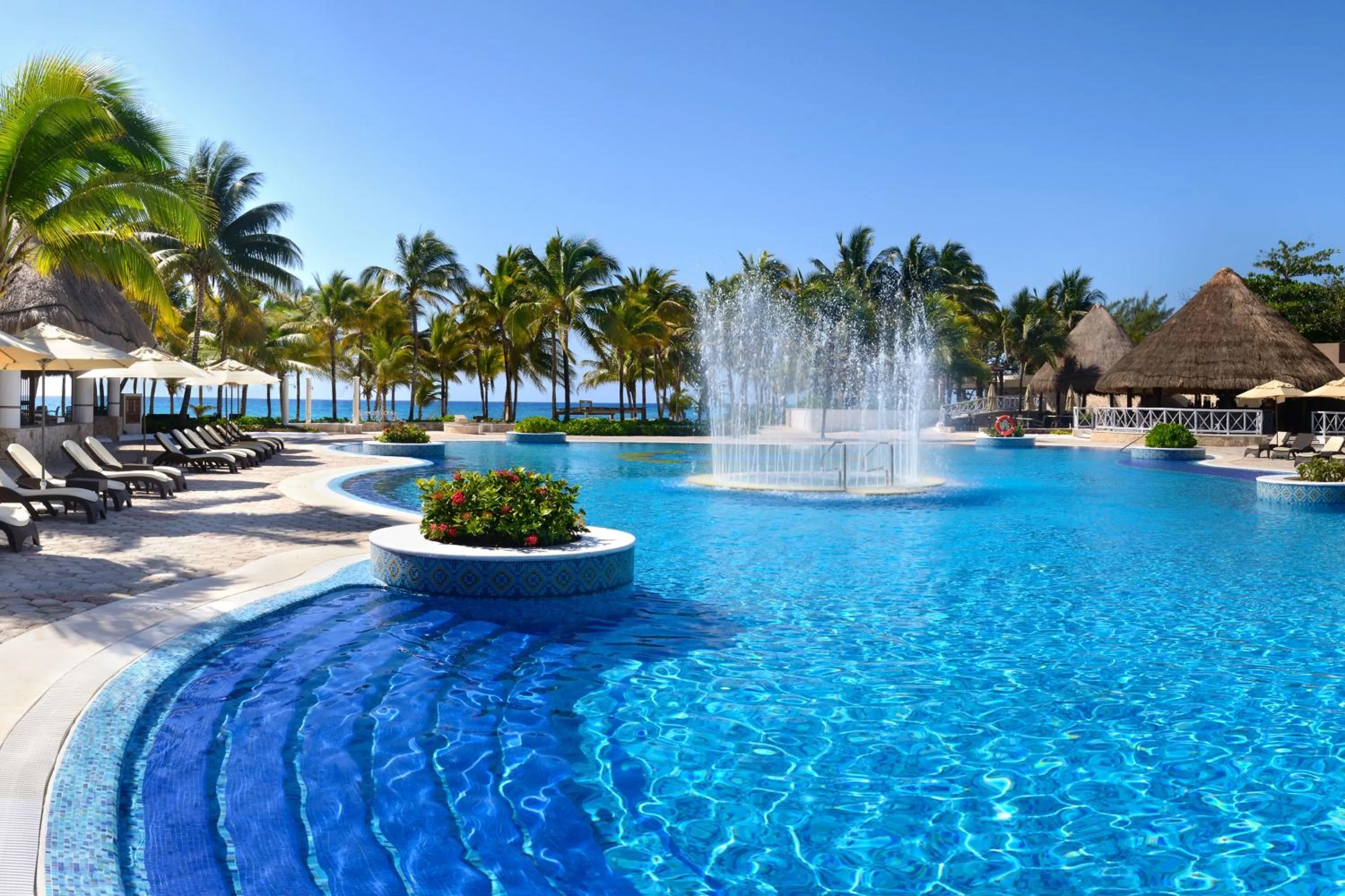 Swimming pool in Catalonia Royal Tulum Beach & Spa Resort Adults Only - All Inclusive