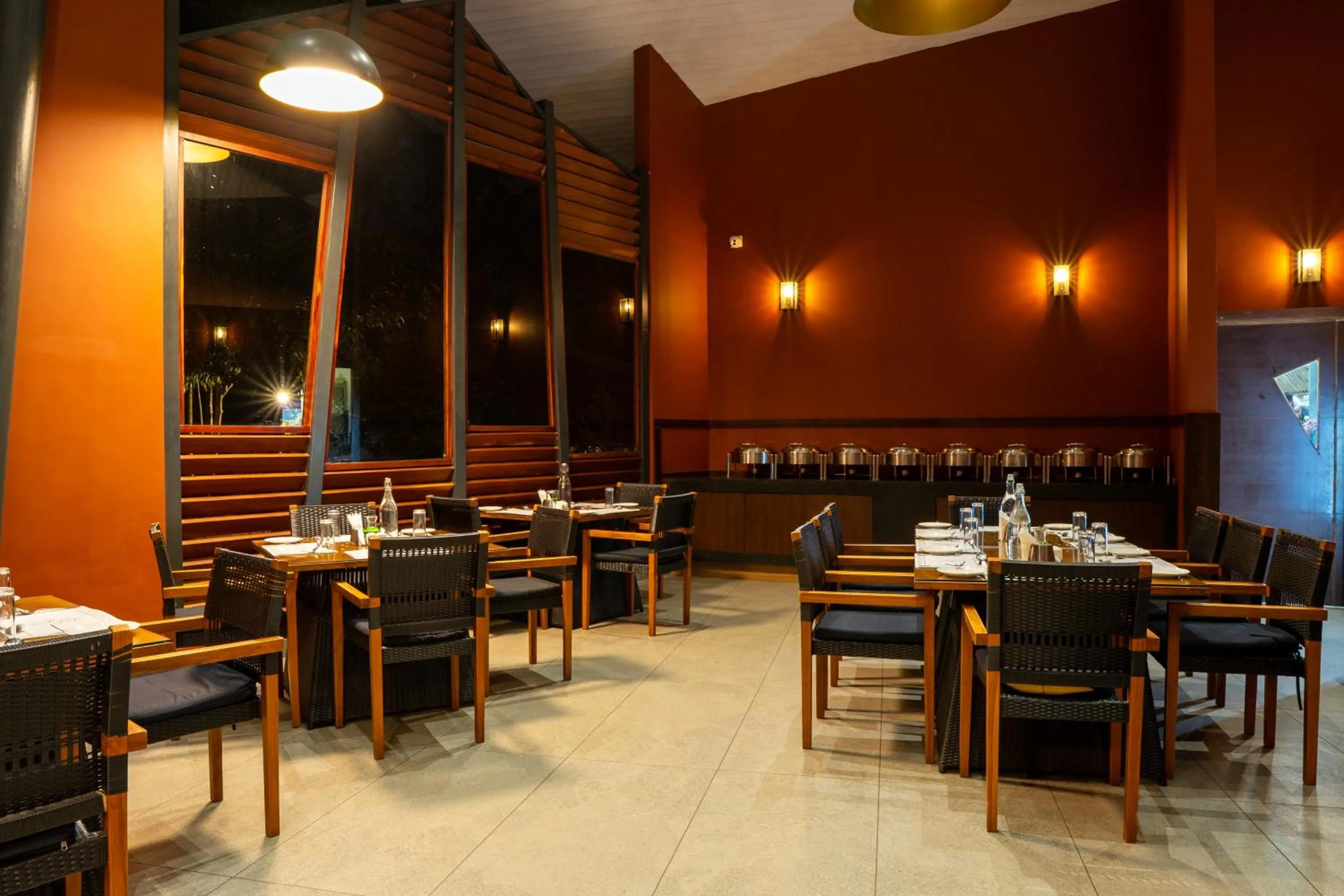 Restaurant/places to eat in Vyna Hillock Resort