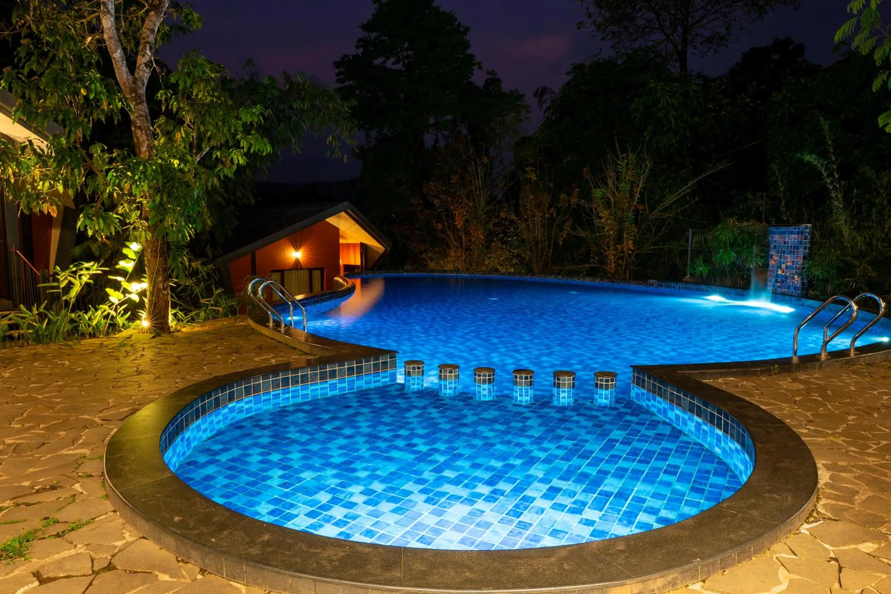 Swimming pool in Vyna Hillock Resort
