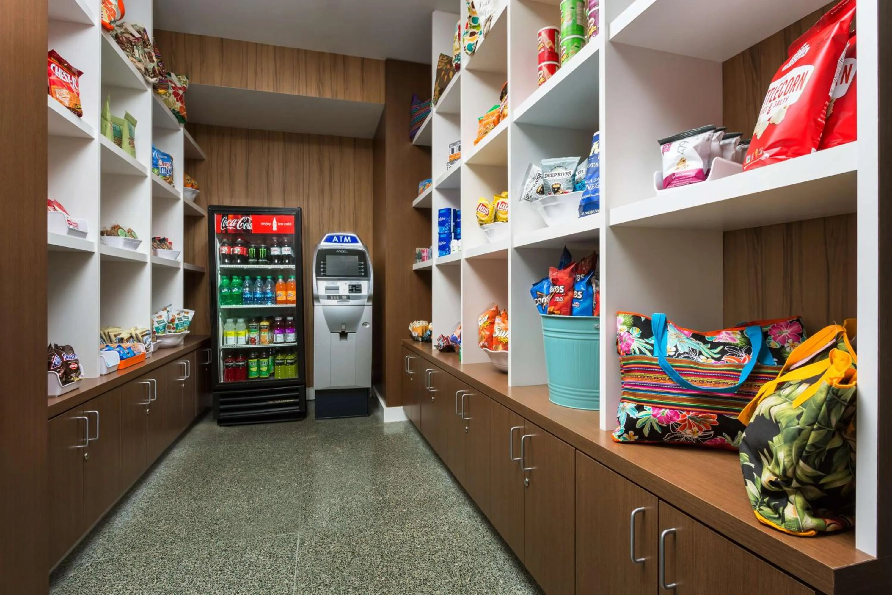 On-site shops in Hilton Cabana Miami Beach Resort