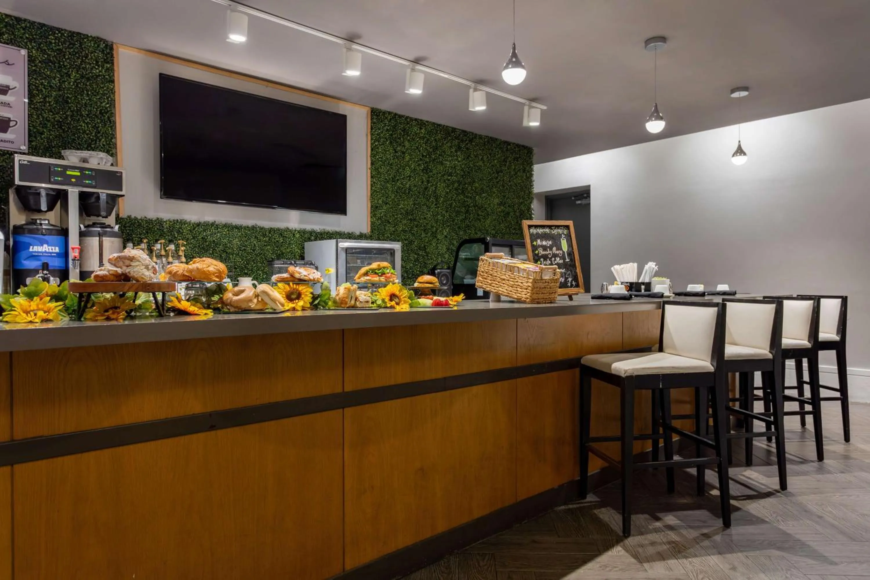 Restaurant/places to eat in Hilton Cabana Miami Beach Resort