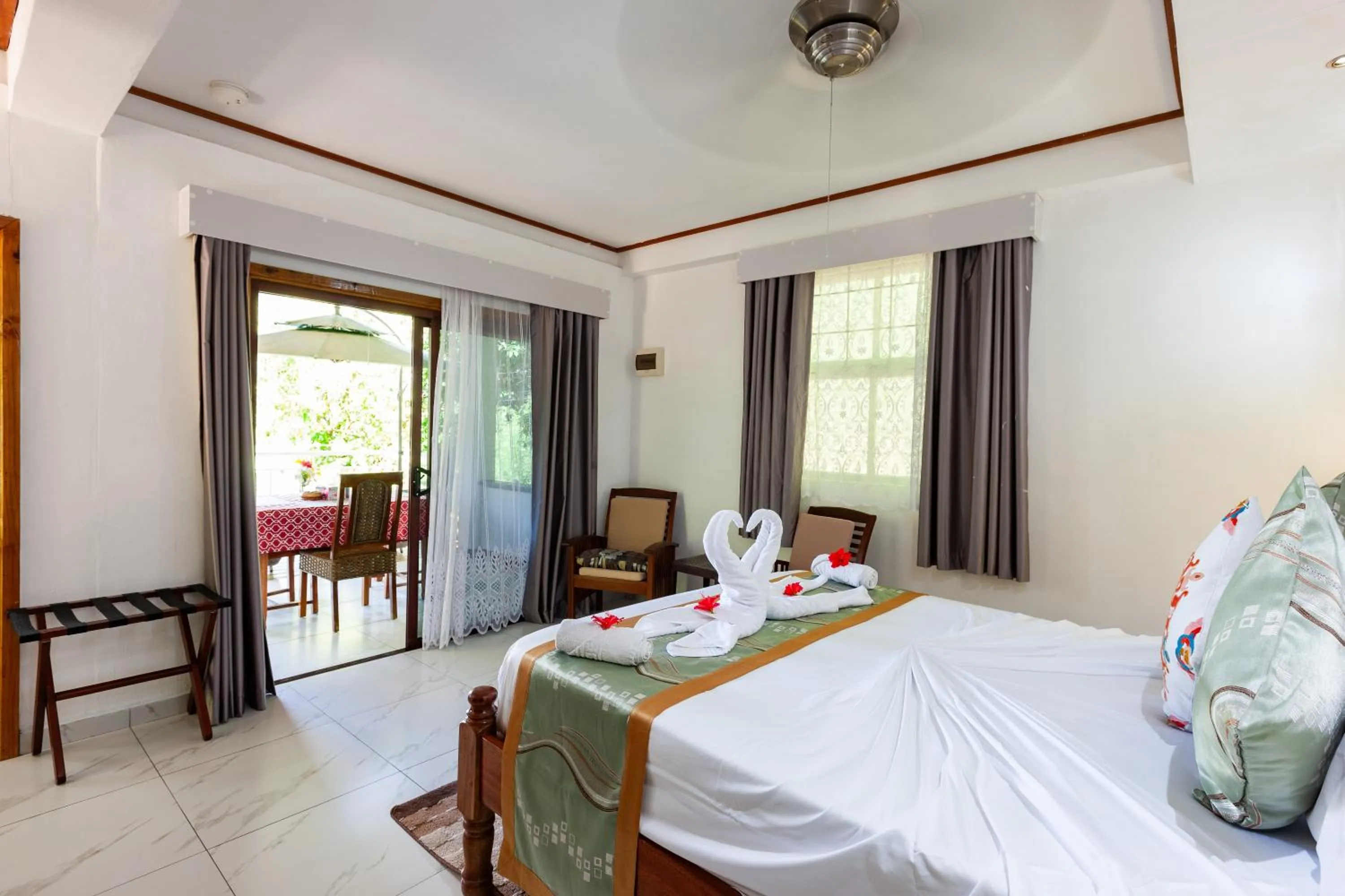 Bed in Sea View Lodge