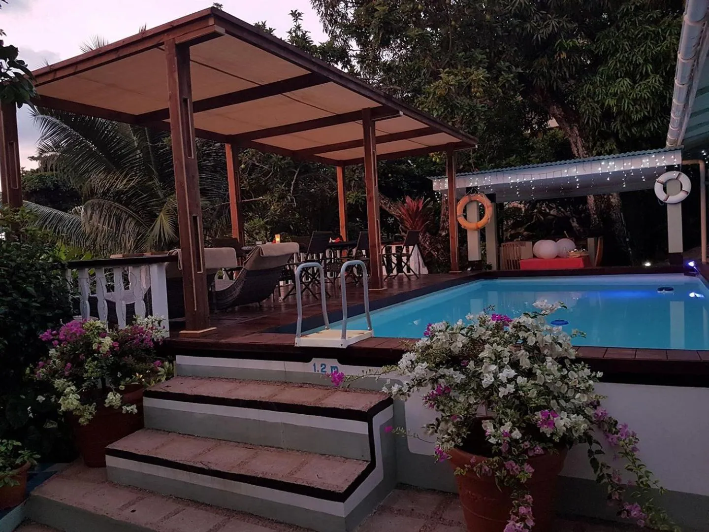 Swimming pool in Sea View Lodge