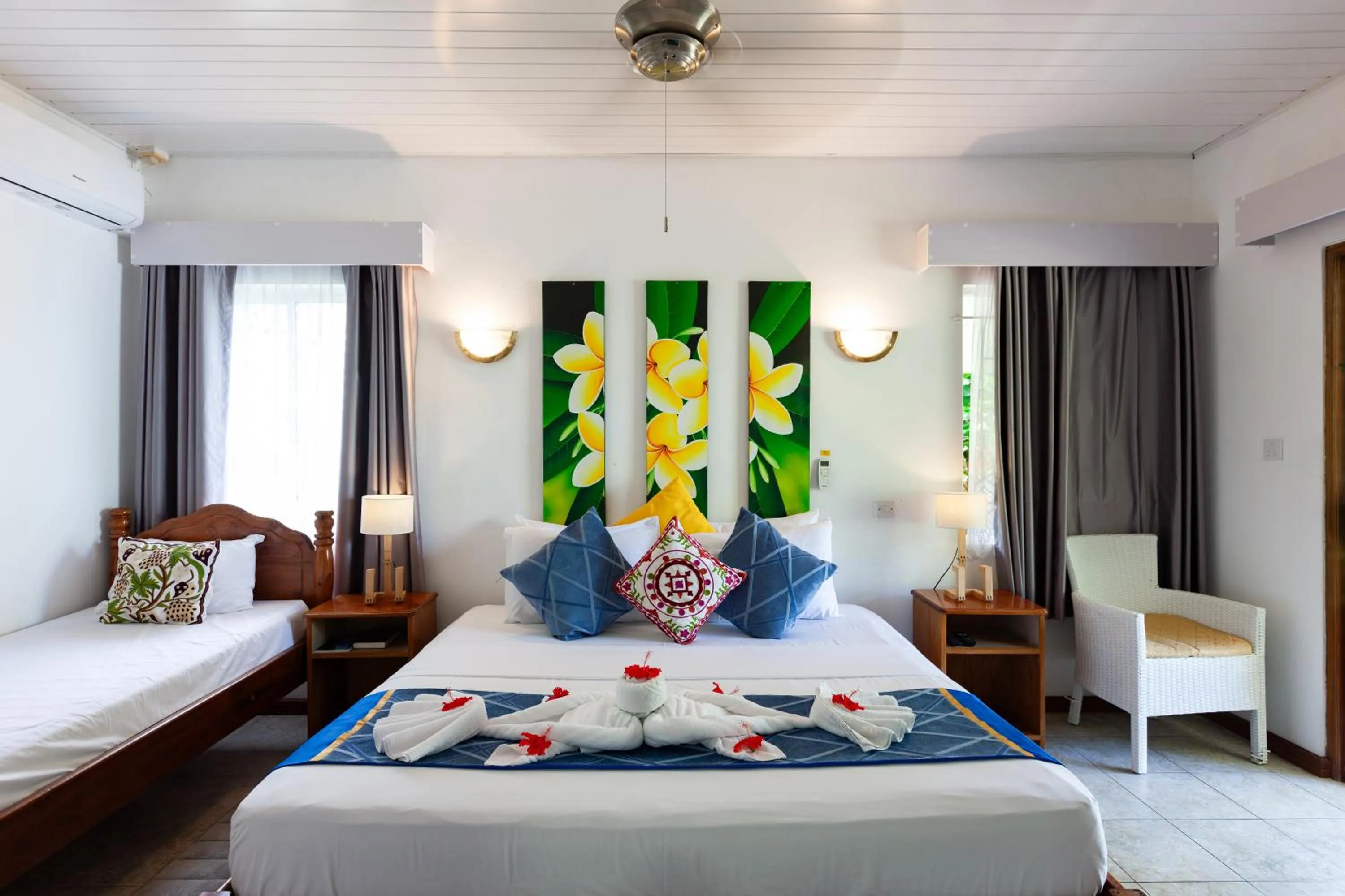 Bed in Sea View Lodge