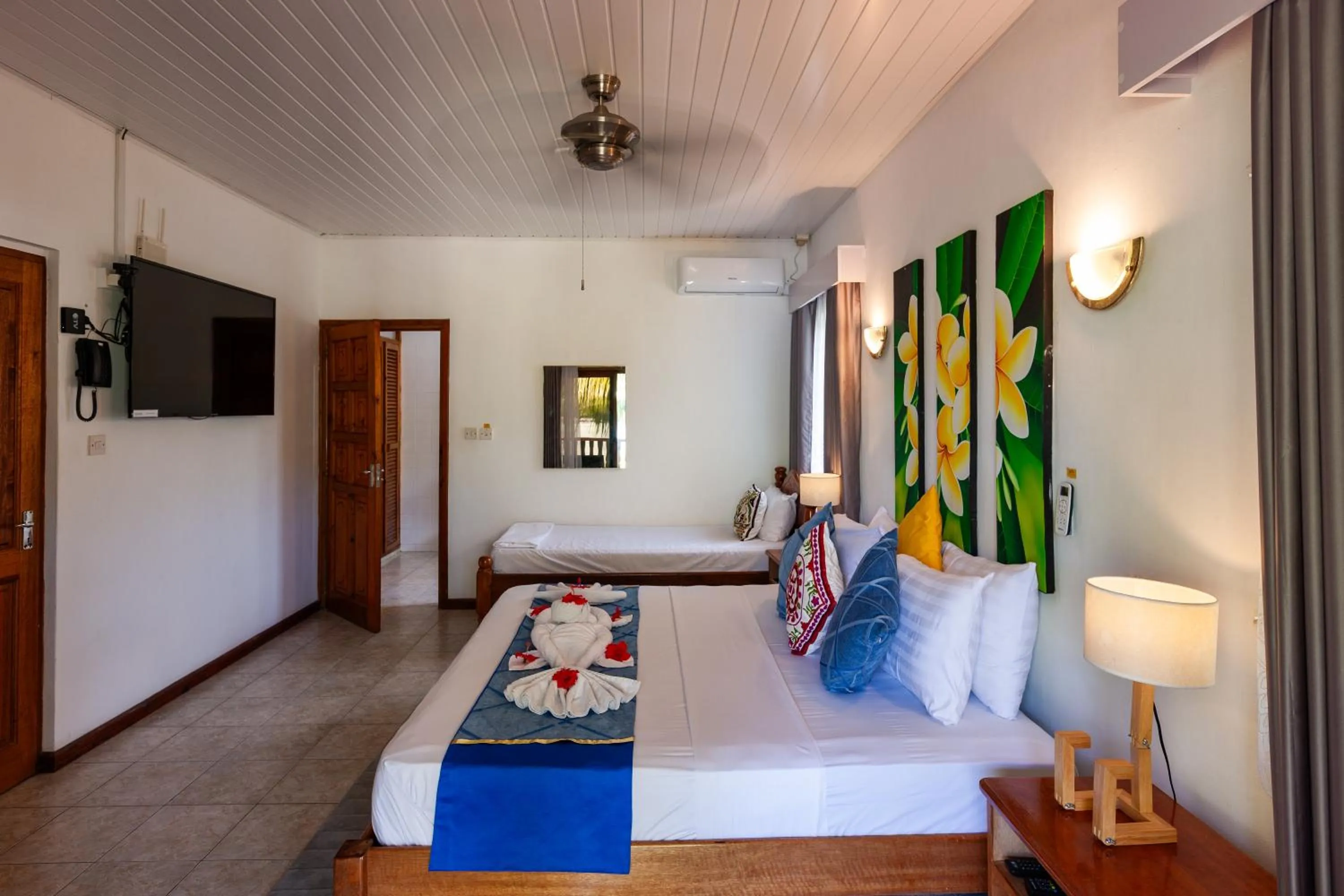 Bed in Sea View Lodge