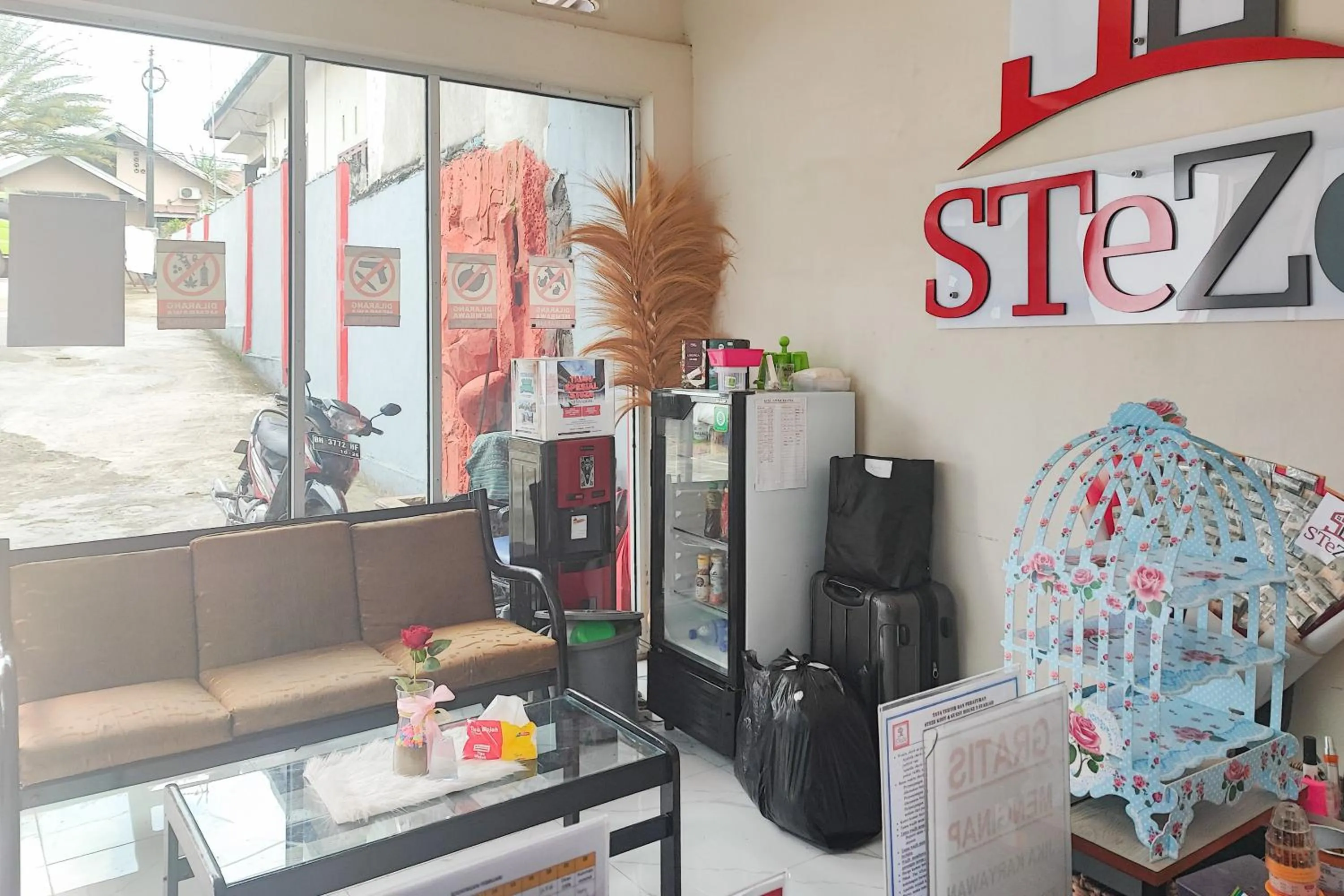 Lobby or reception in Urbanview Hotel Syariah near Jamtos