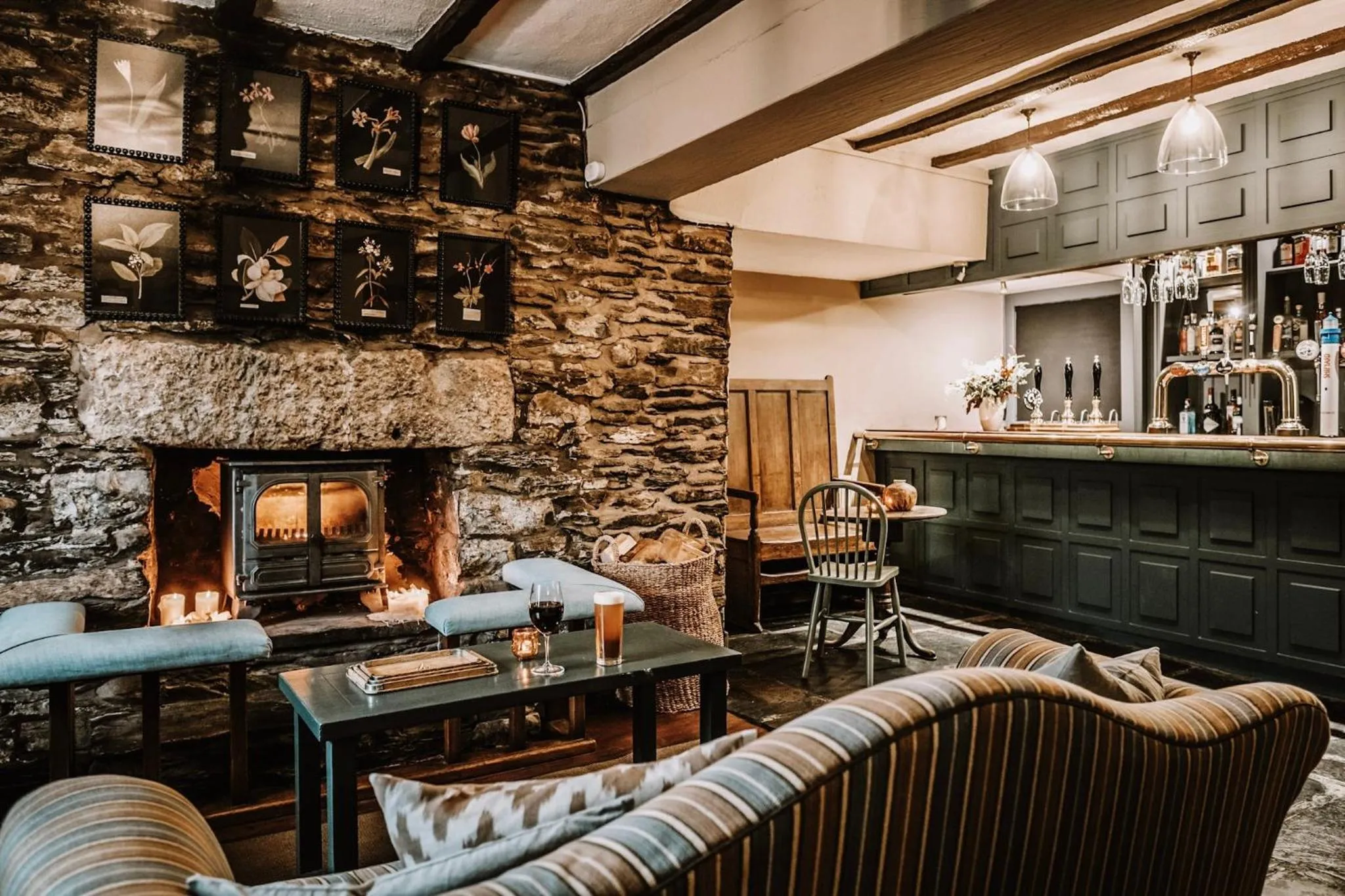 Lounge or bar in The Hare & Hounds Inn