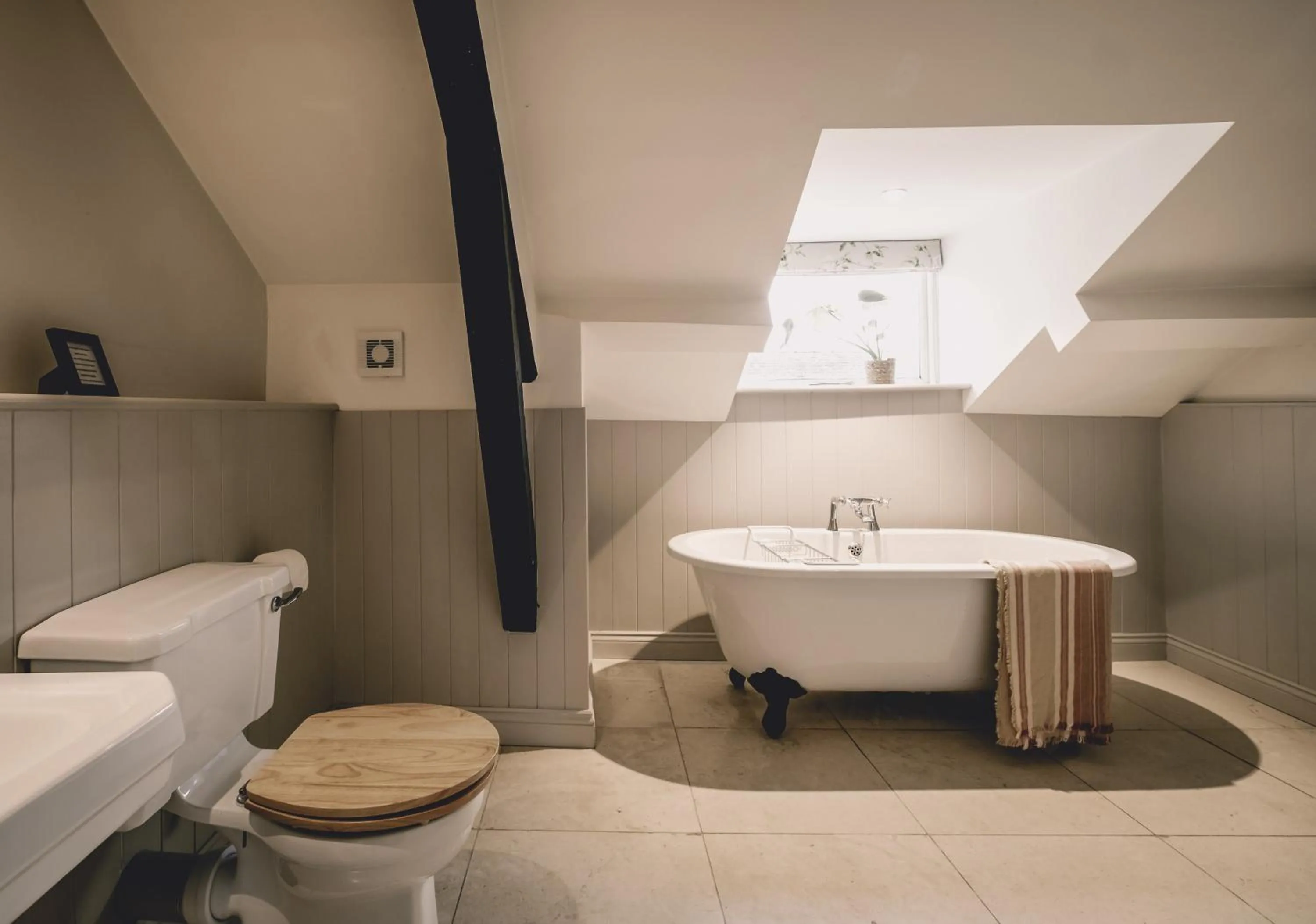 Bathroom in The Hare & Hounds Inn