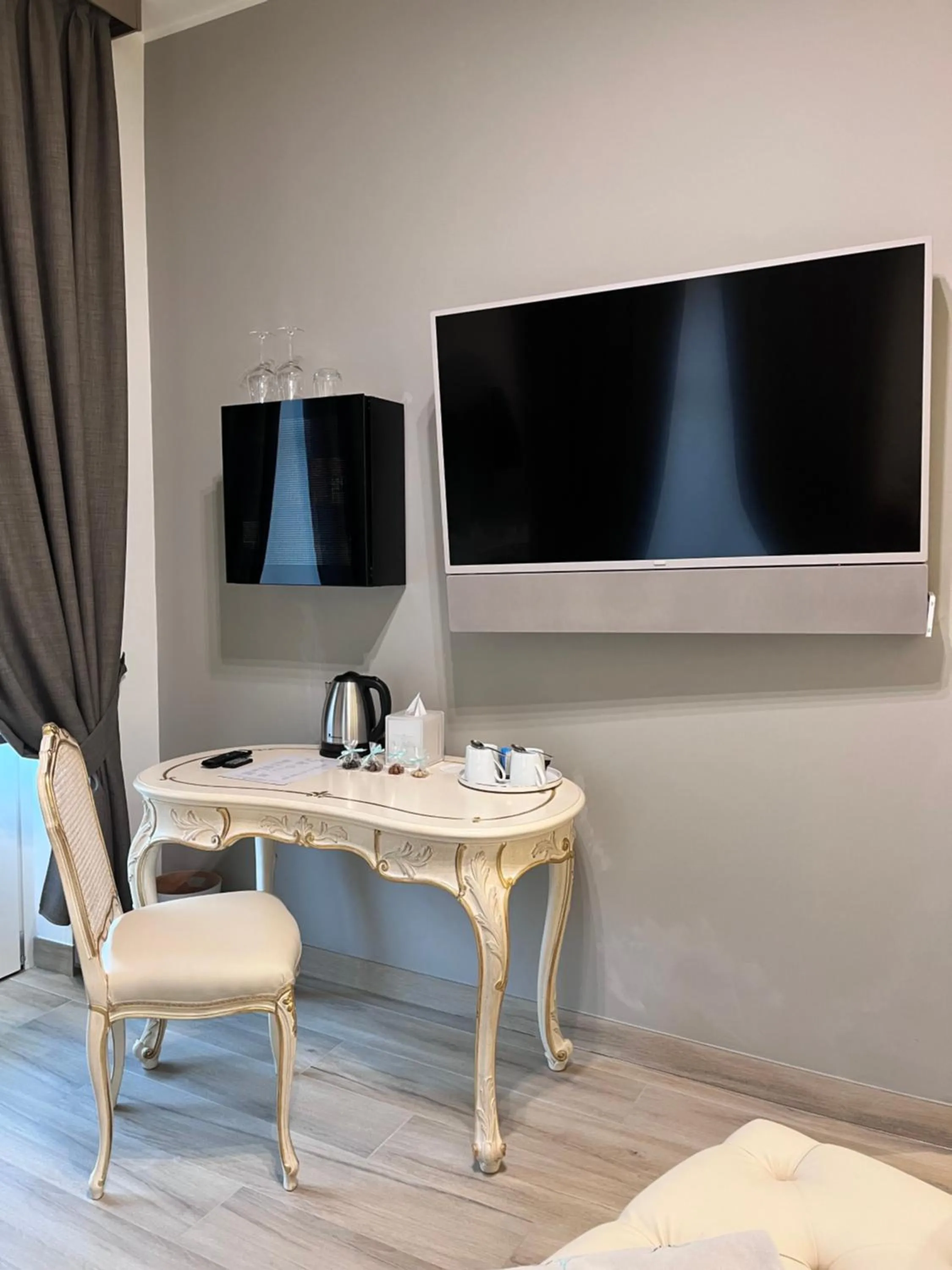 TV and multimedia in Villa Nonna Cicci Boutique Hotel - SPA