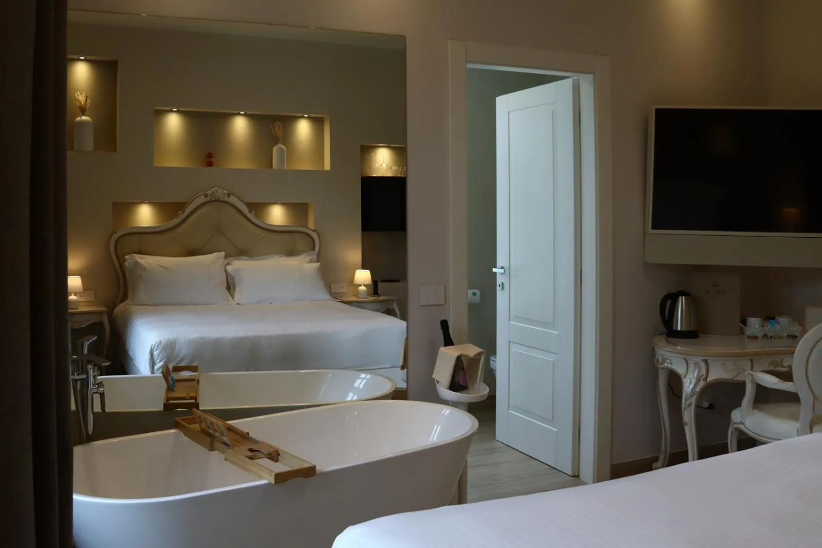 Bed in Villa Nonna Cicci Boutique Hotel - SPA