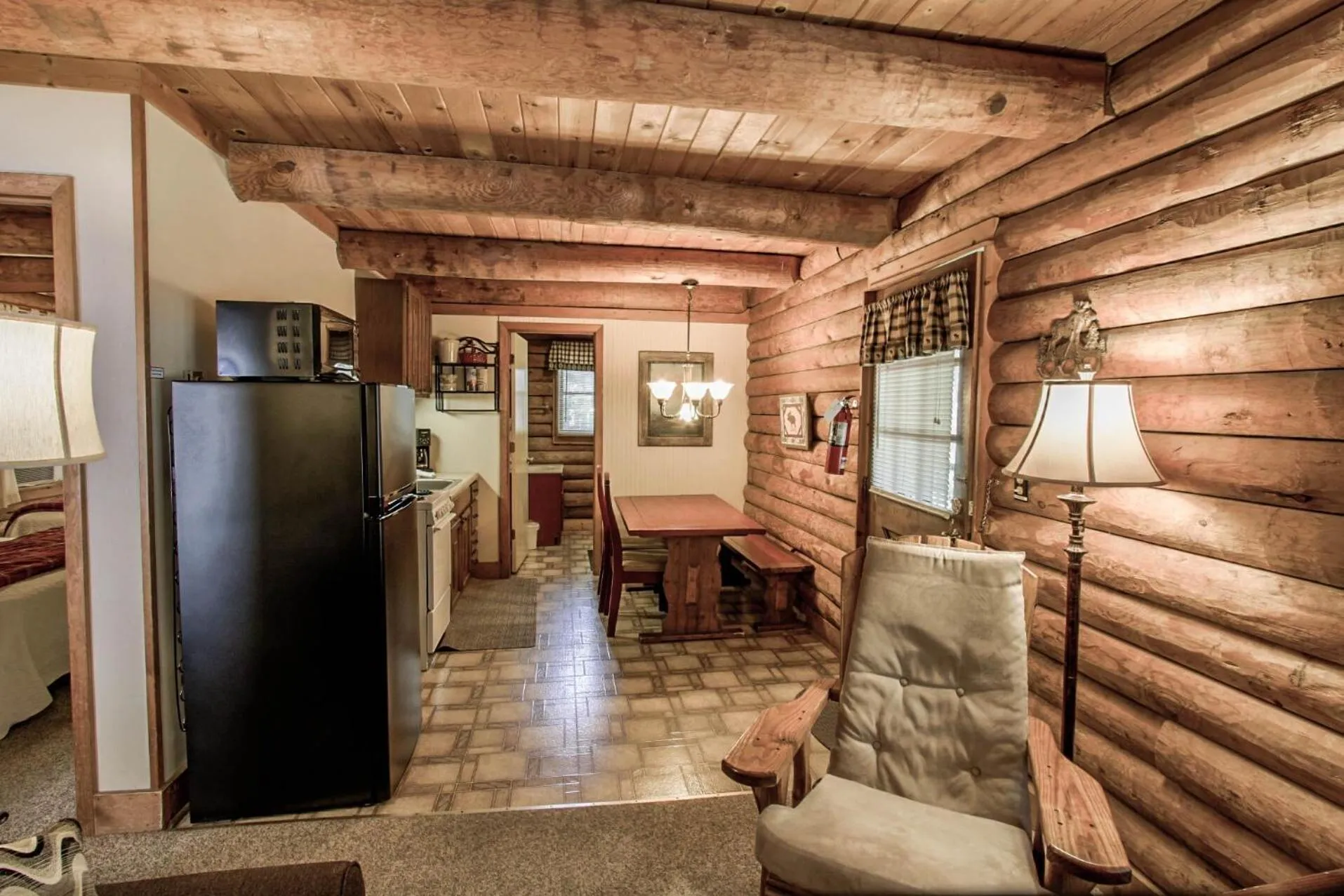 Kitchen or kitchenette in Mountainaire Inn and Log Cabins