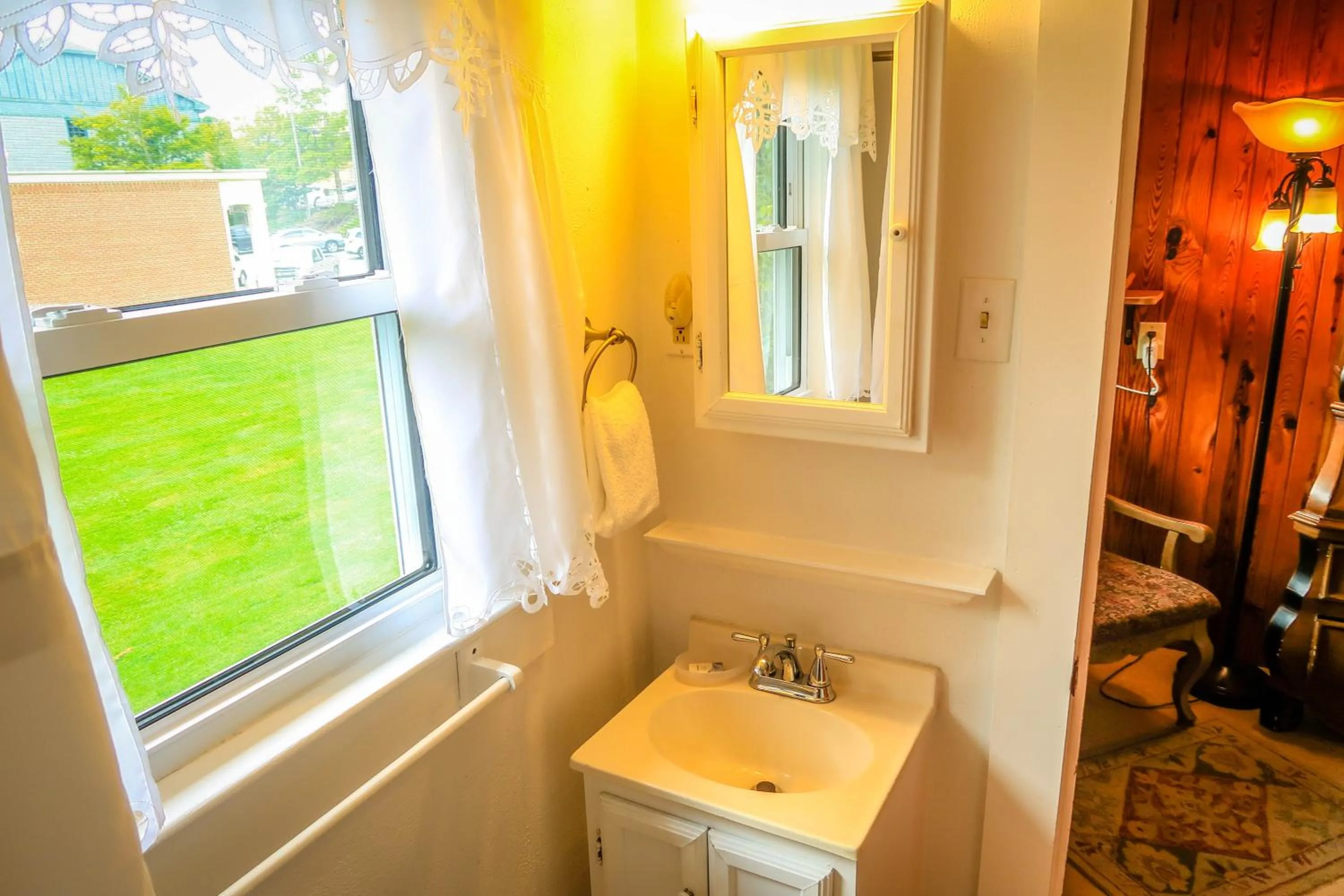 Bathroom in Mountainaire Inn and Log Cabins