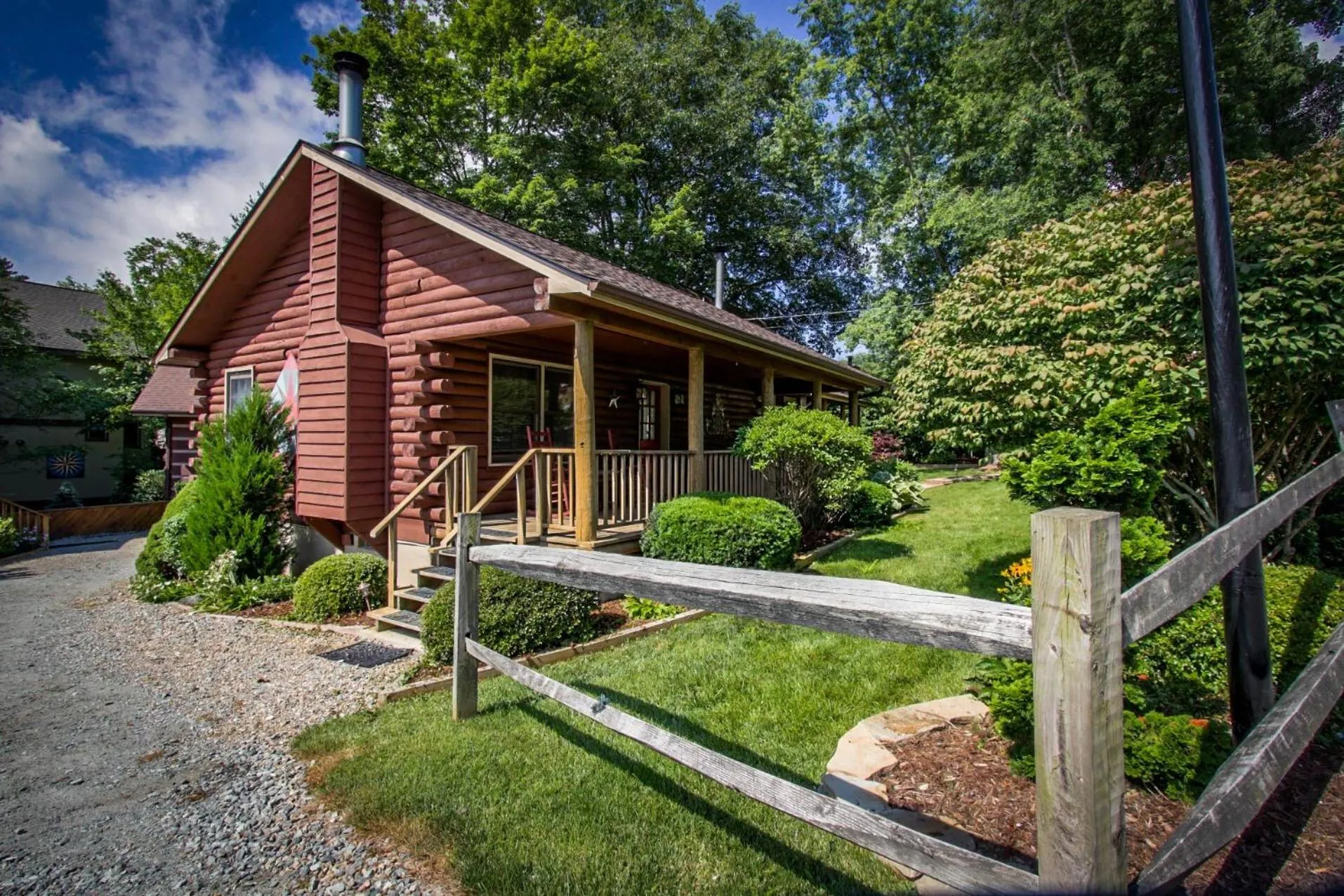 Property building in Mountainaire Inn and Log Cabins