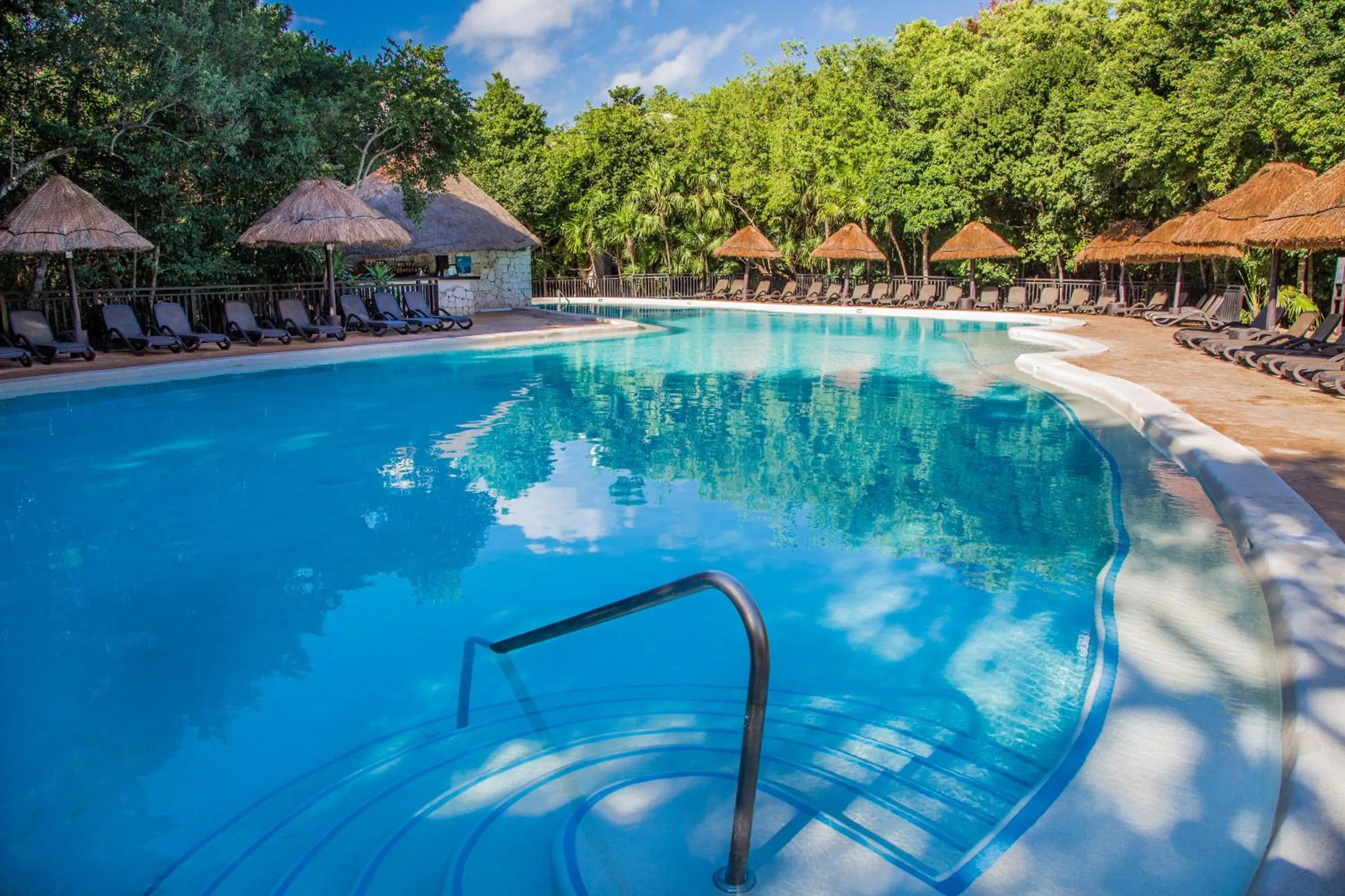 Swimming pool in Sandos Caracol Nature Resort & Water Park All Inclusive