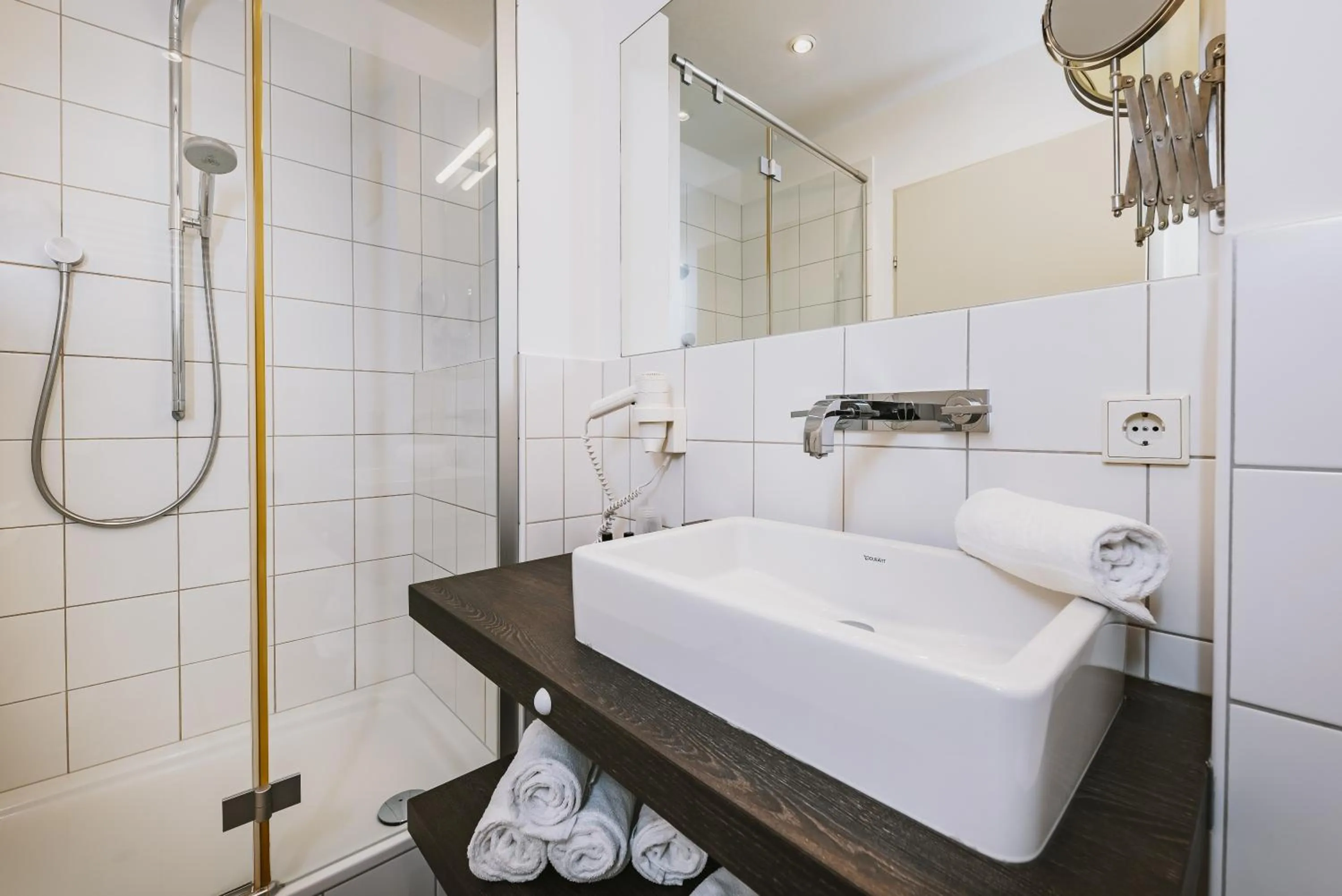 Shower in Der Gletscherblick by Alpin Rentals