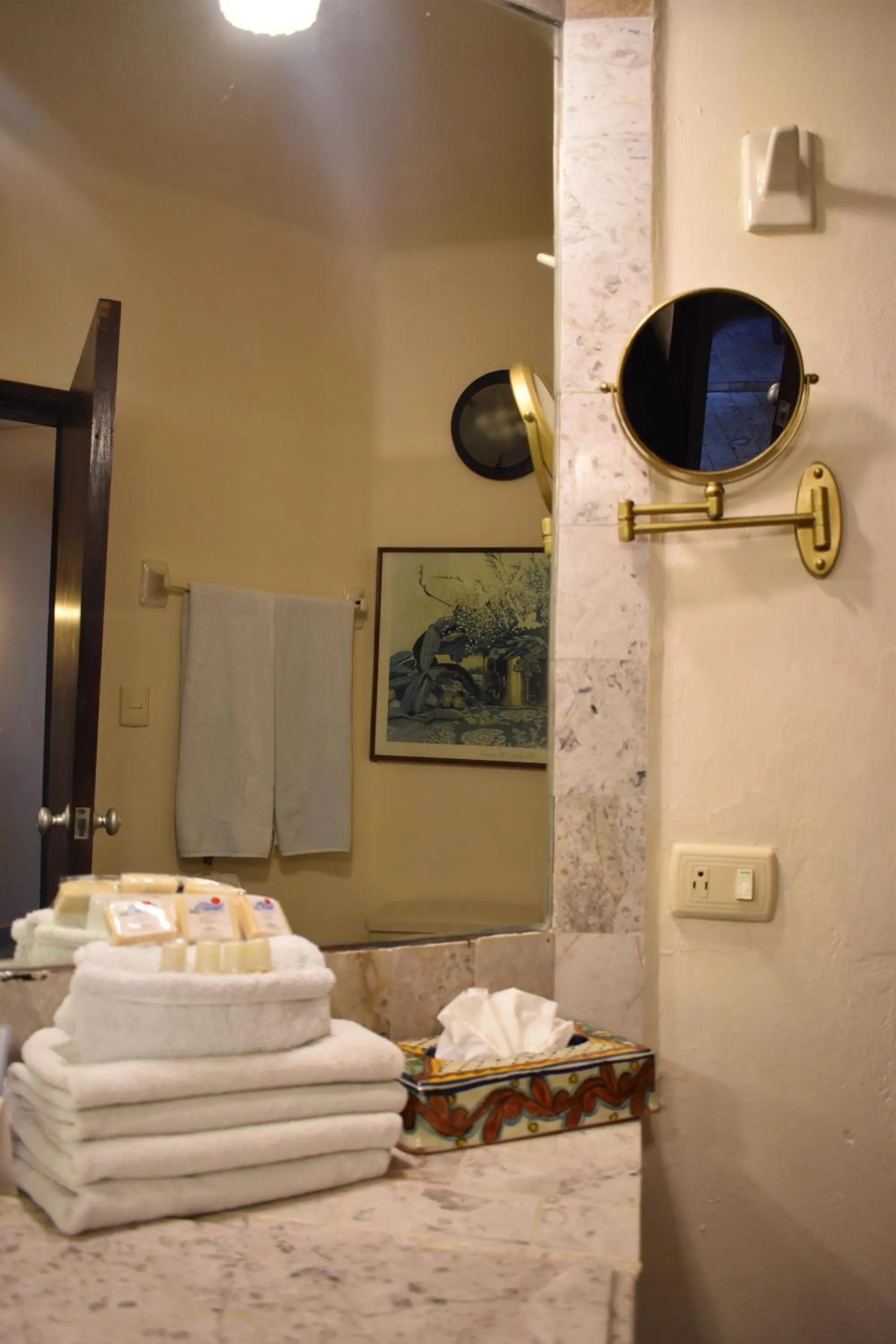 Staff, Bed in Villablanca Garden Beach Hotel