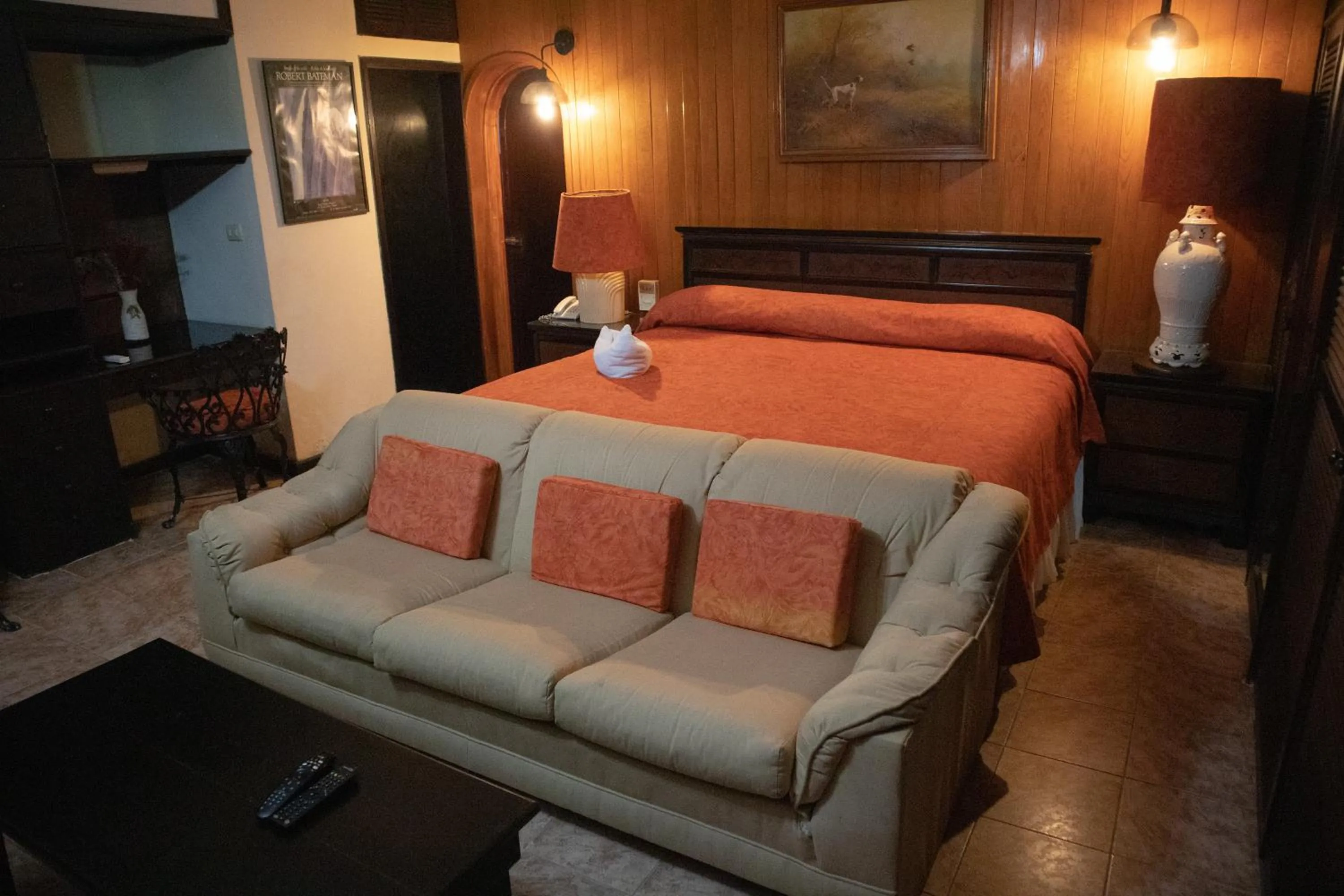 Staff, Bed in Villablanca Garden Beach Hotel