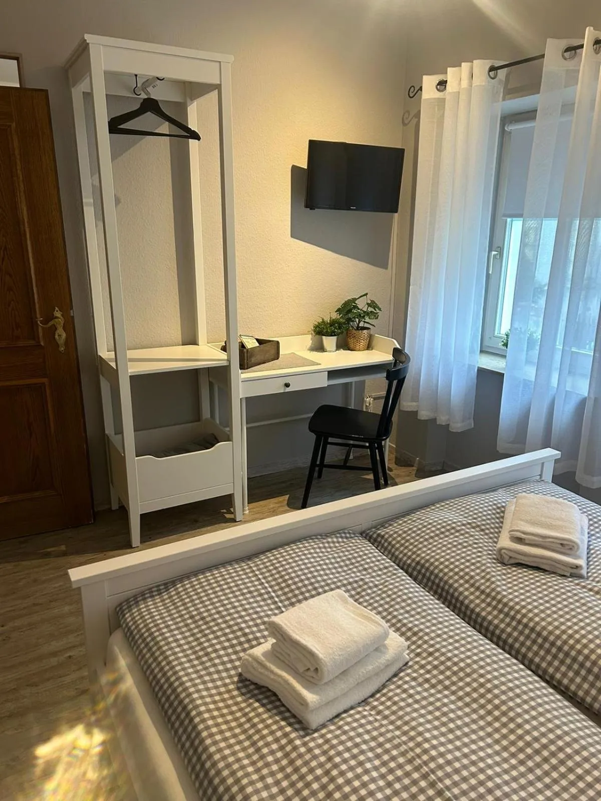 Bed in Gästehaus Goldenes Lamm