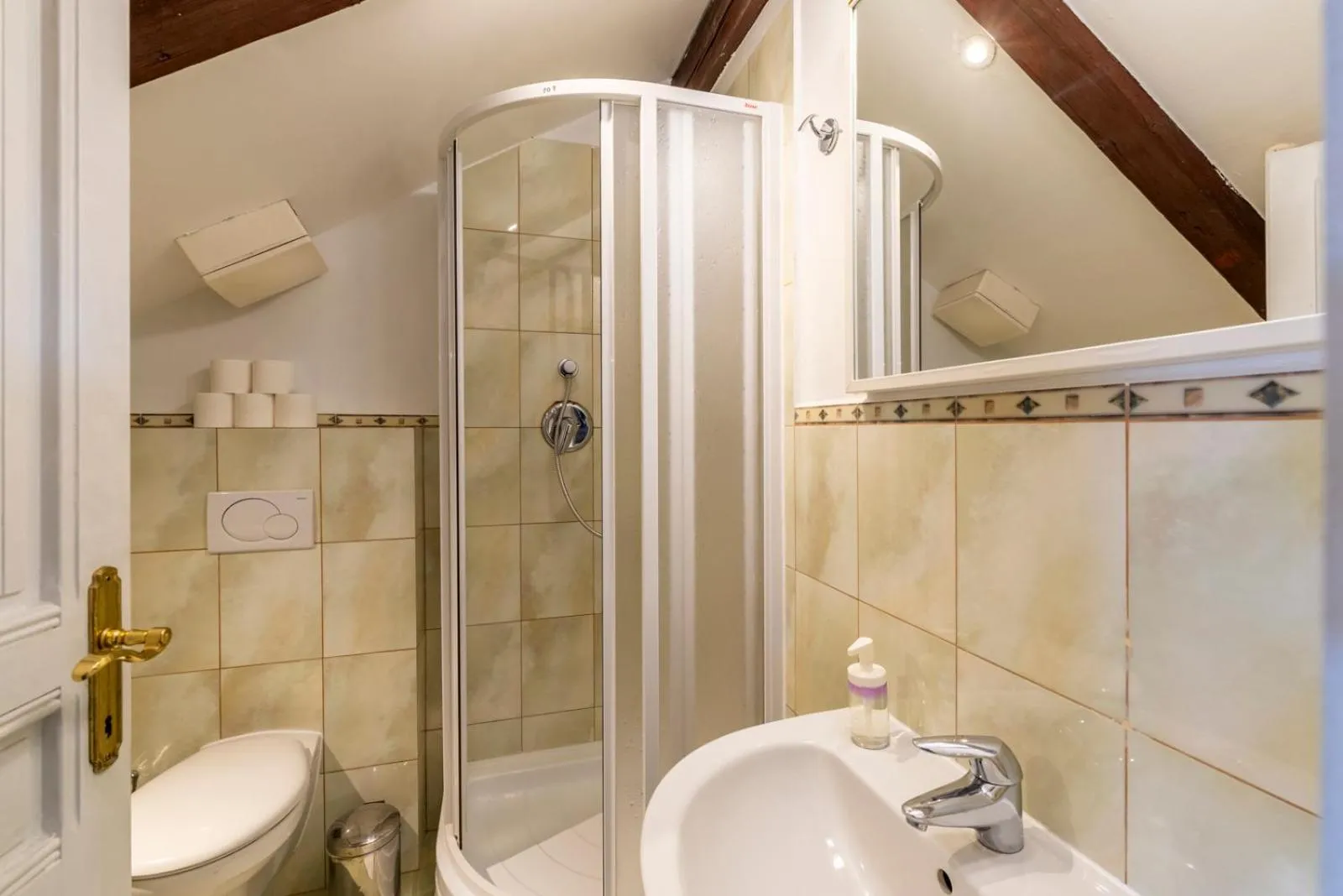Shower in Janackovo - Riverside Residence