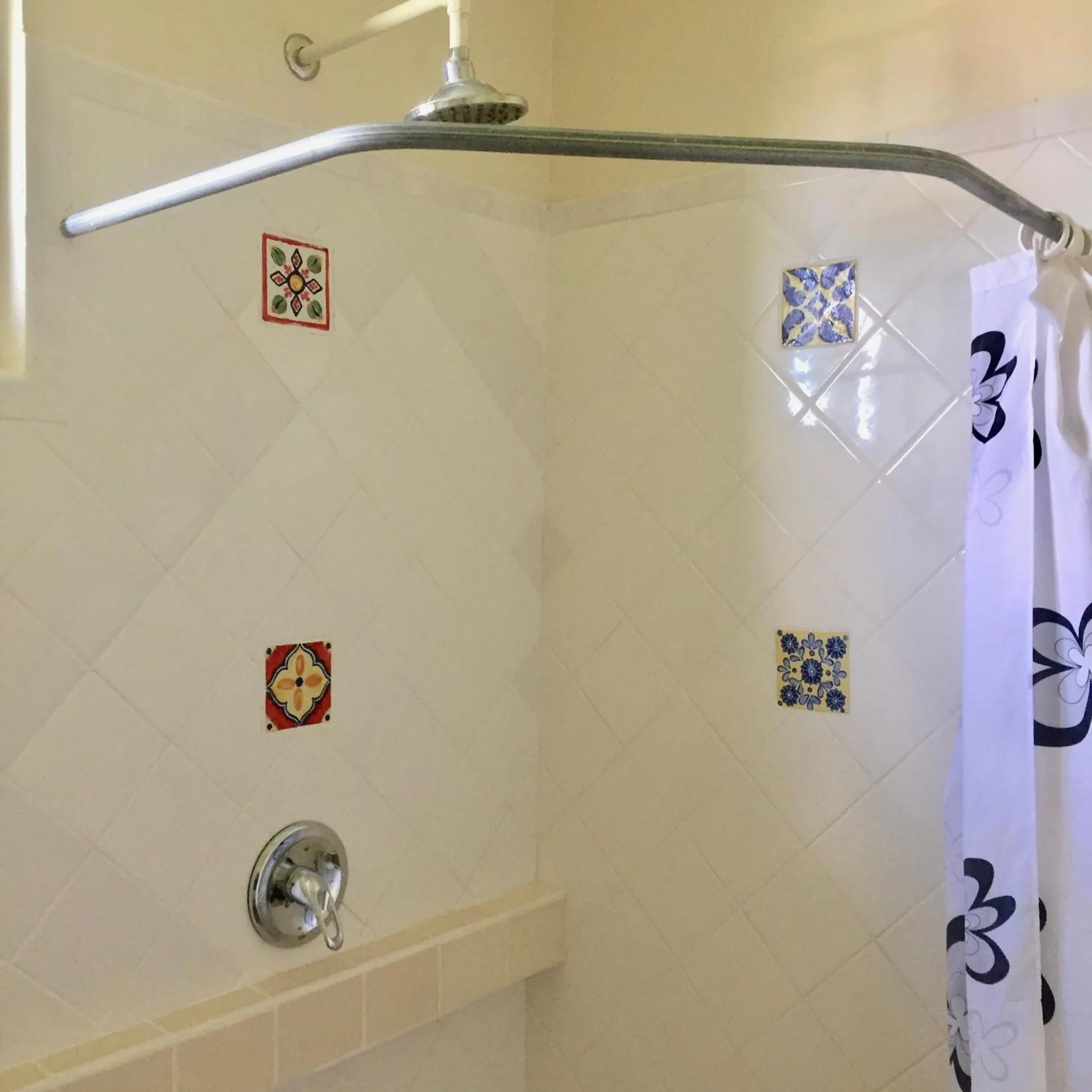 Shower in Harbour Vista Inn