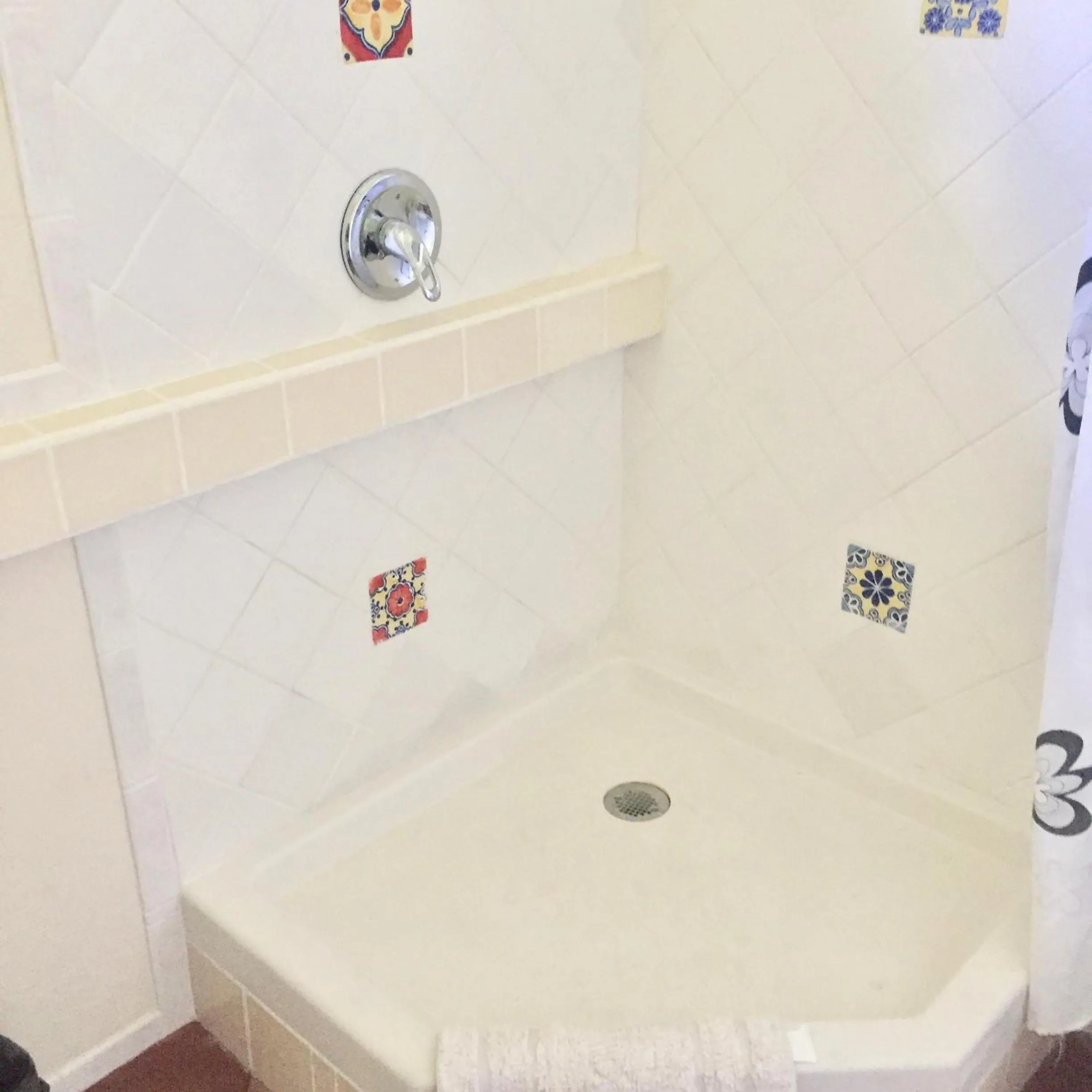 Shower in Harbour Vista Inn