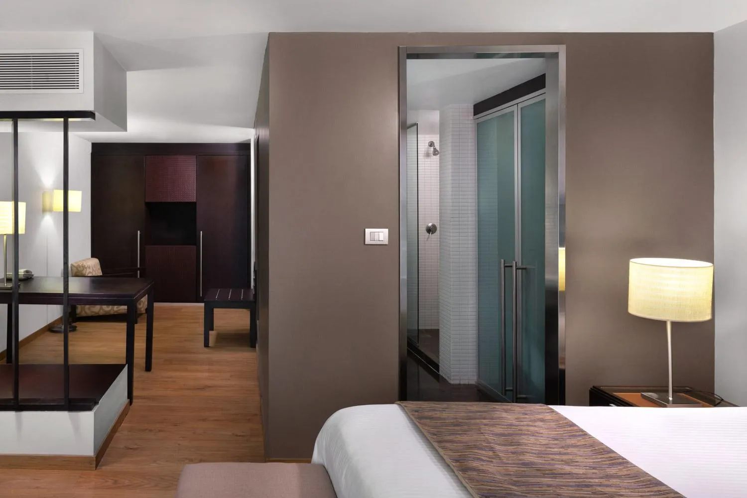 Photo of the whole room, Bed in Exe Suites Reforma