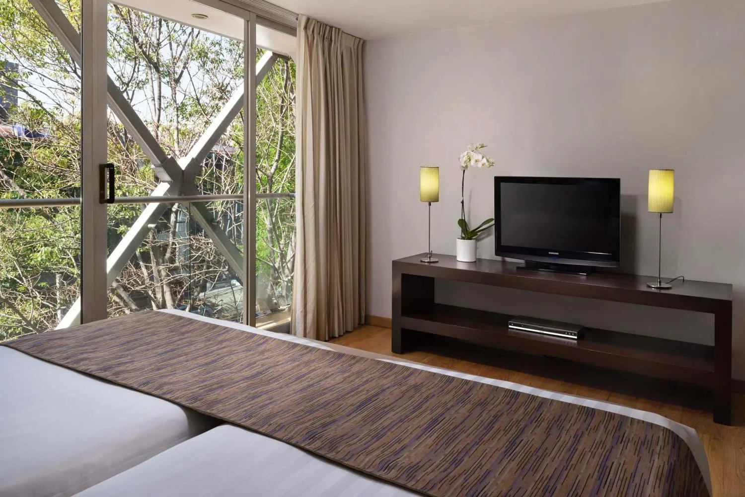 Decorative detail, Bed in Exe Suites Reforma