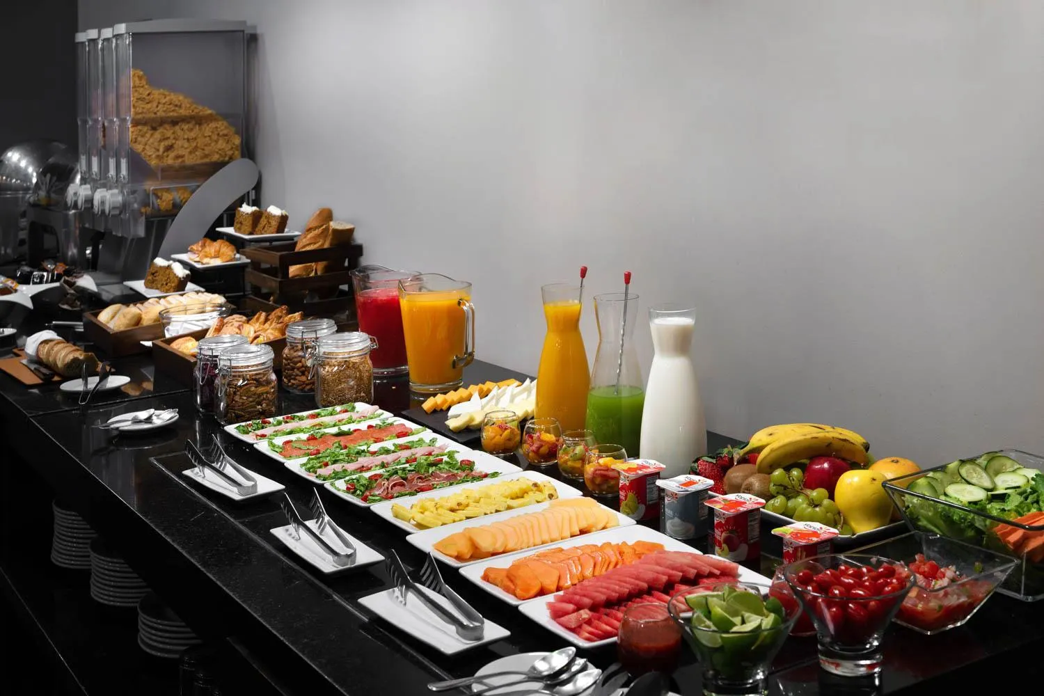 Buffet breakfast in Exe Suites Reforma