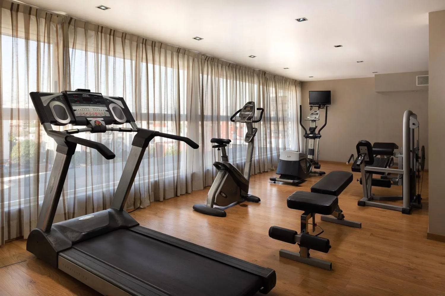 Fitness centre/facilities in Exe Suites Reforma