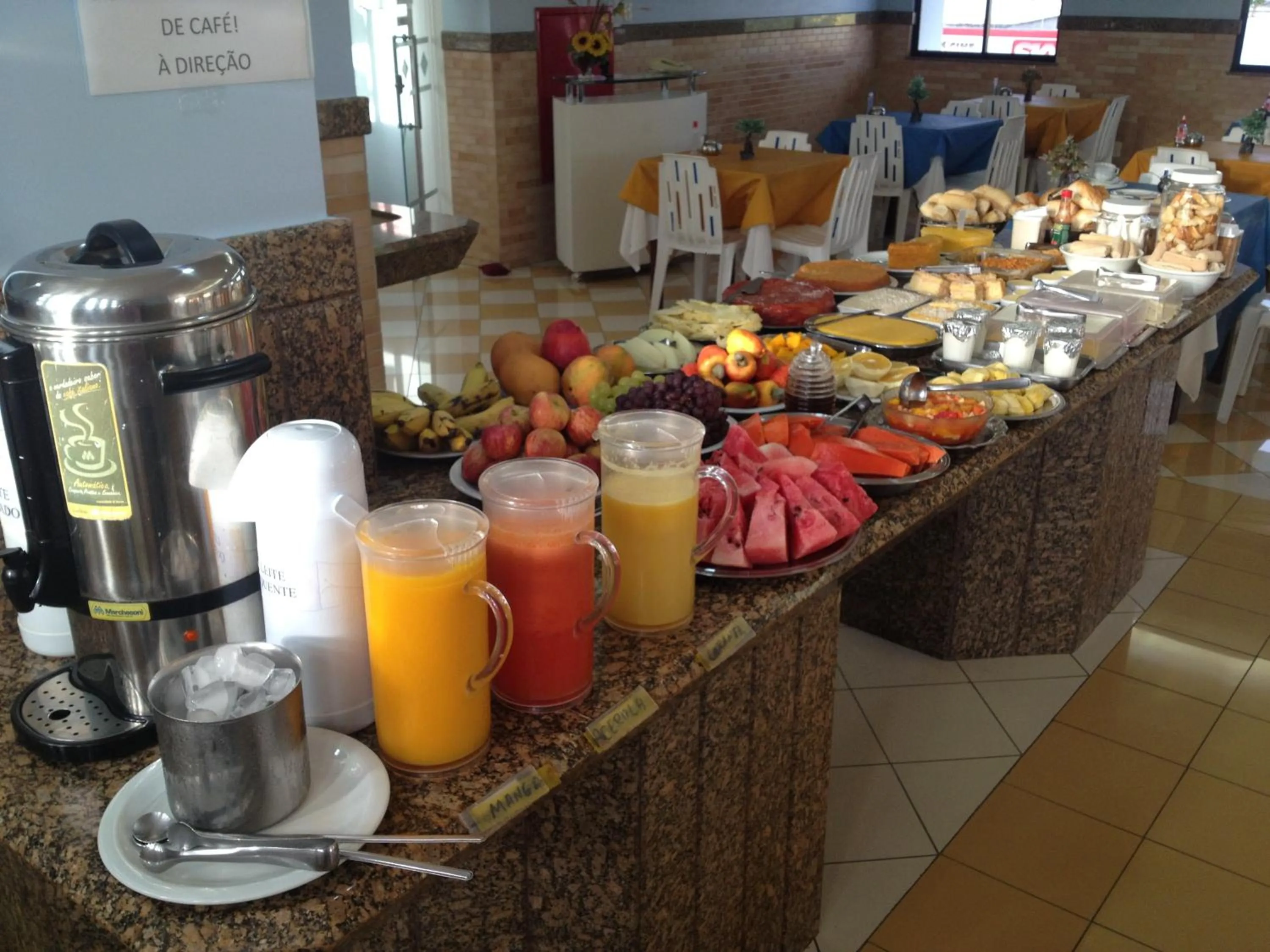 Buffet breakfast in Hotel Kalilândia