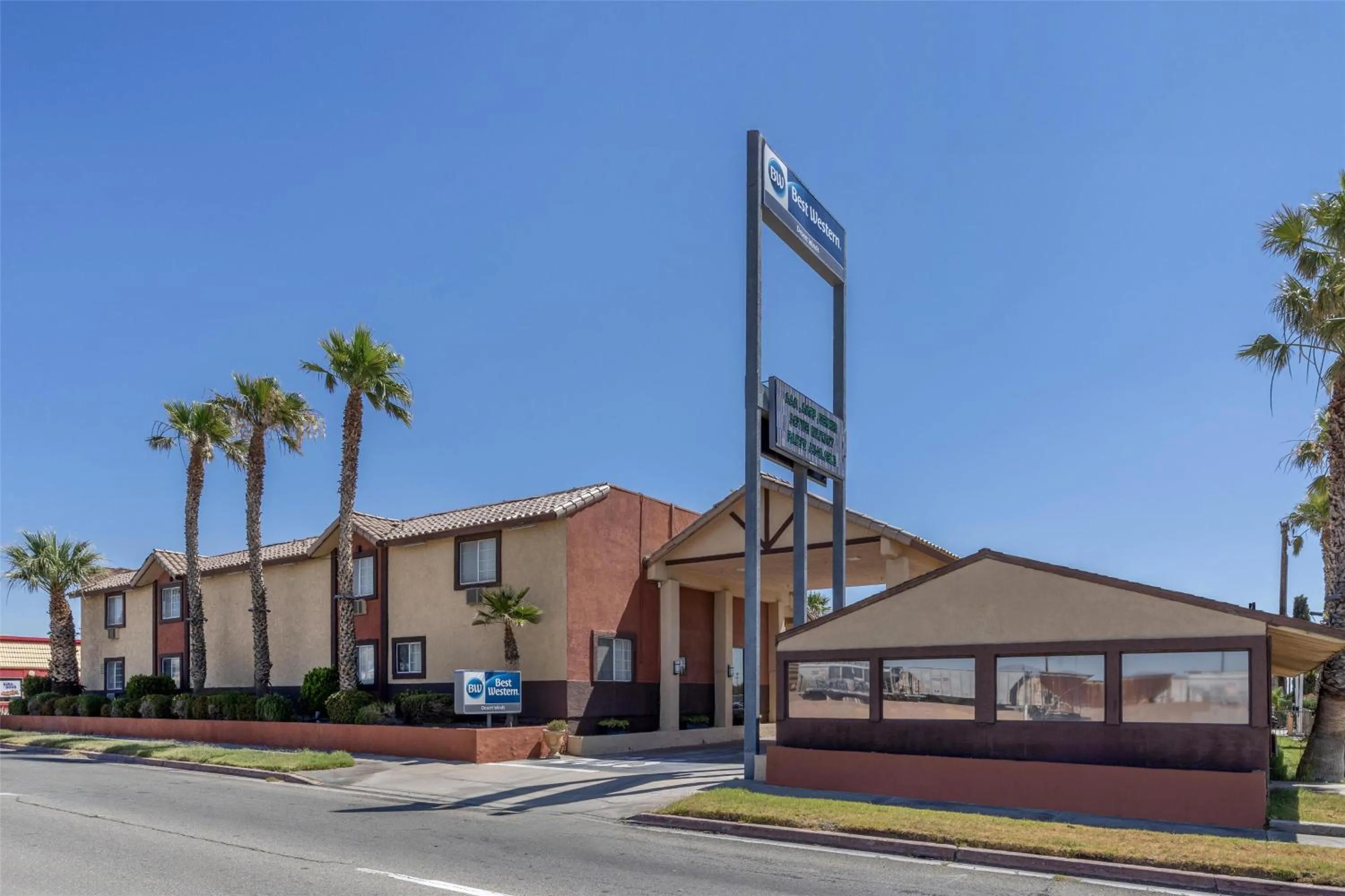 Property building in Best Western Desert Winds
