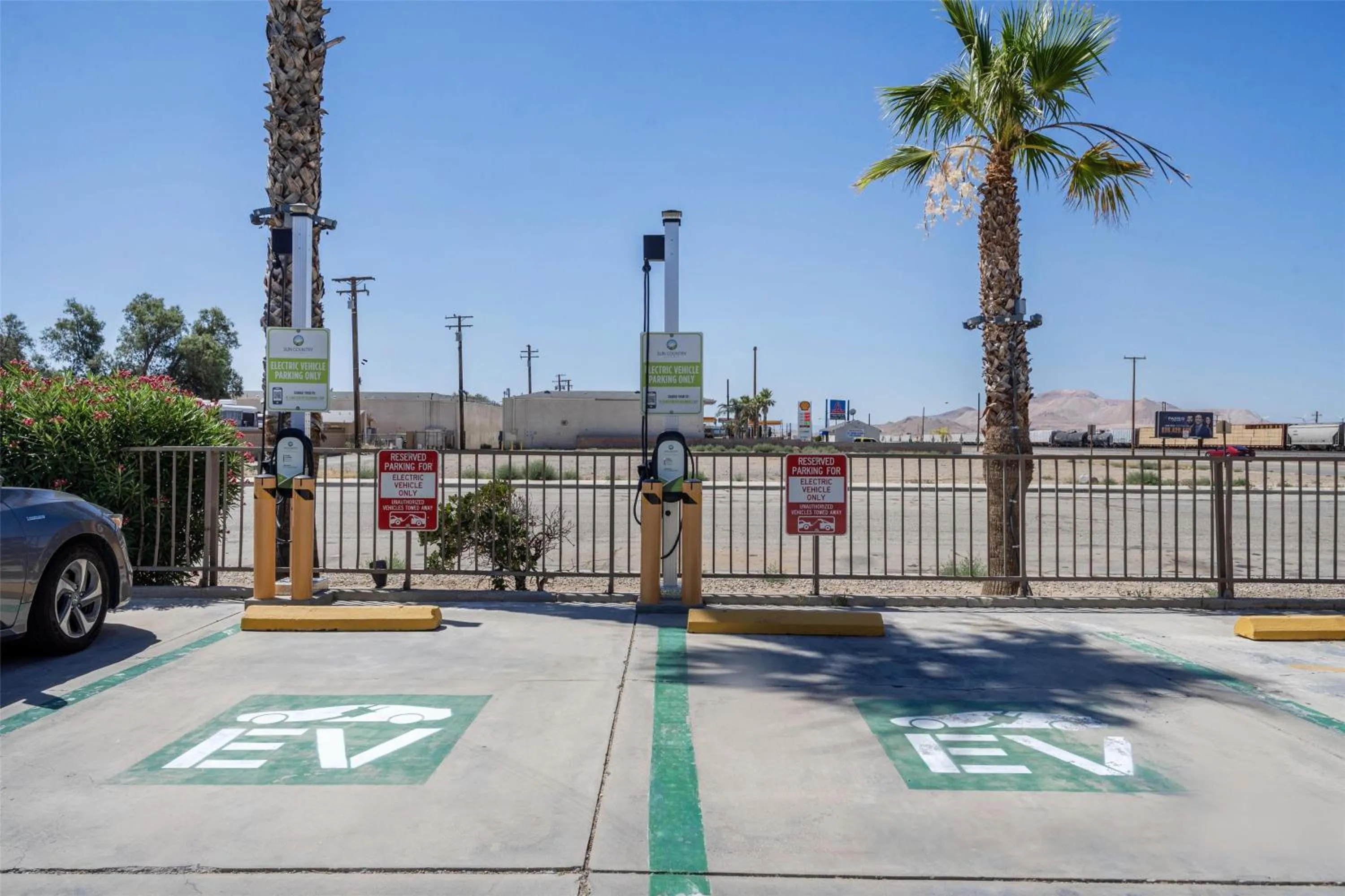 Property building in Best Western Desert Winds