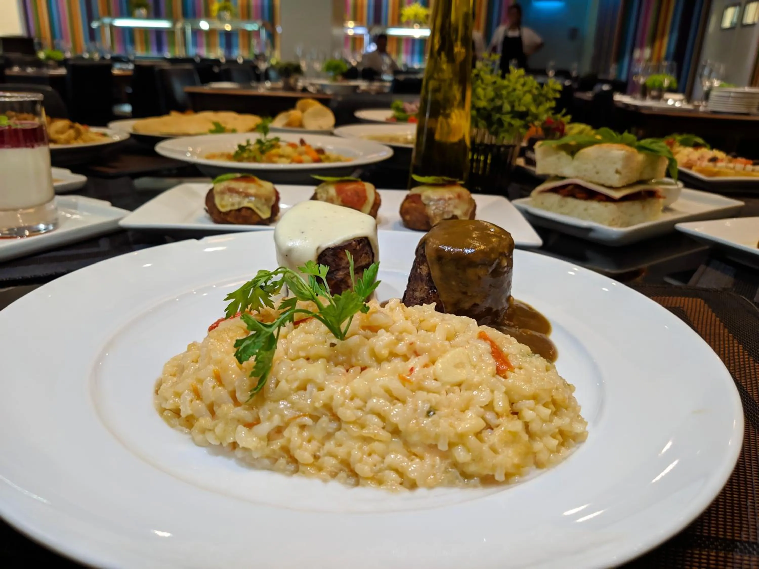 Restaurant/places to eat in Delmond Hotel