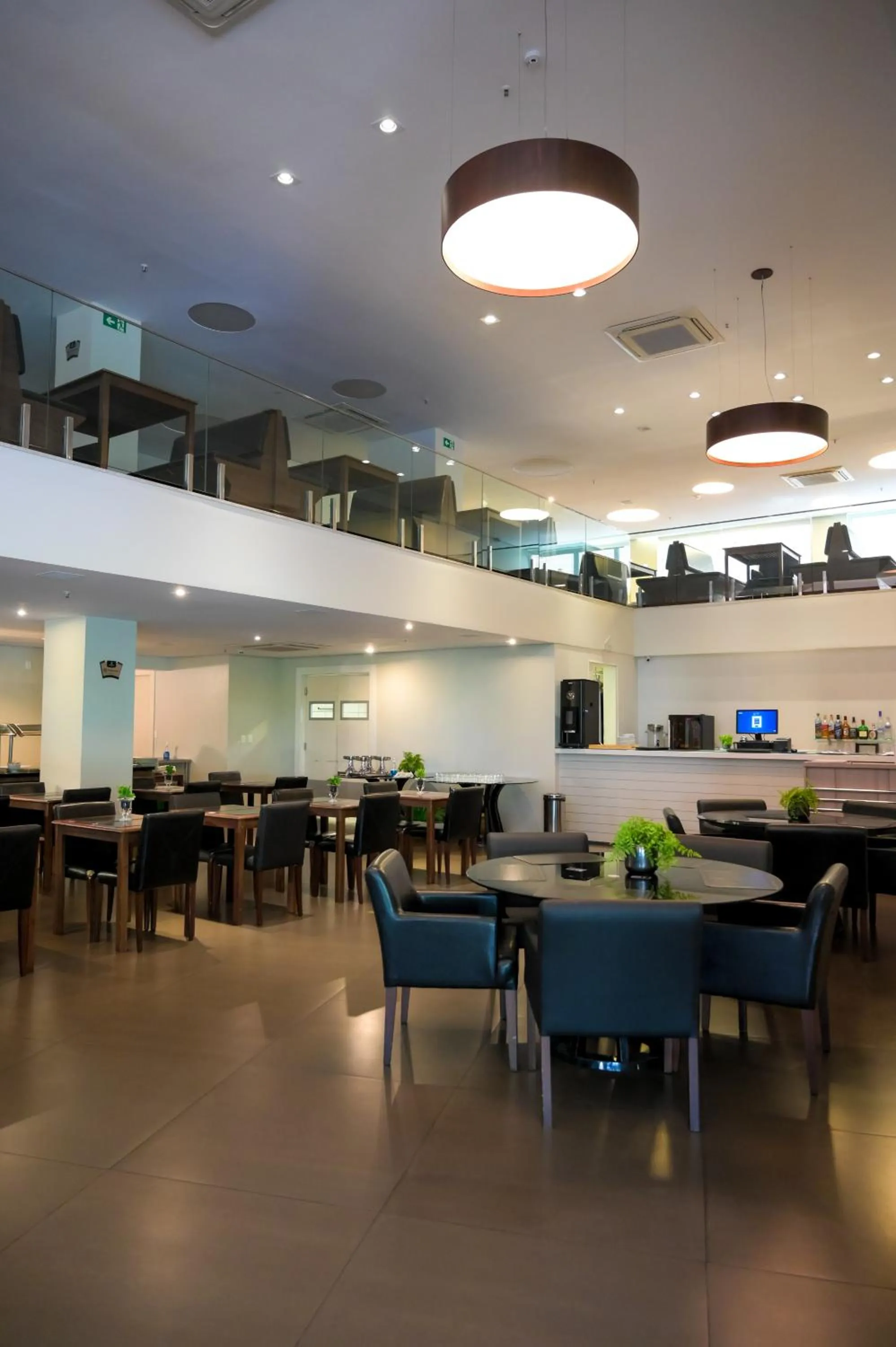 Restaurant/places to eat in Delmond Hotel