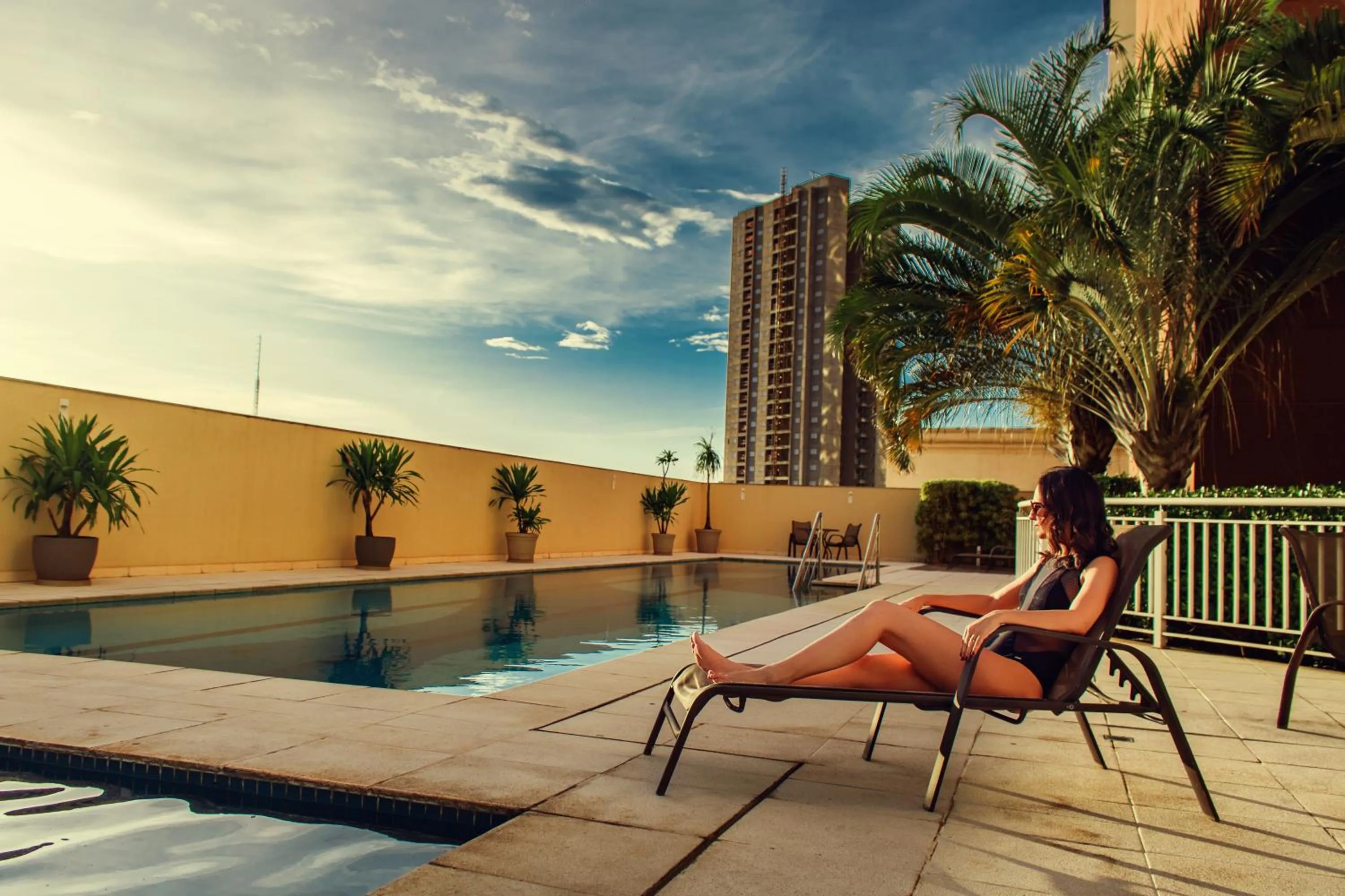 Swimming pool in Delmond Hotel