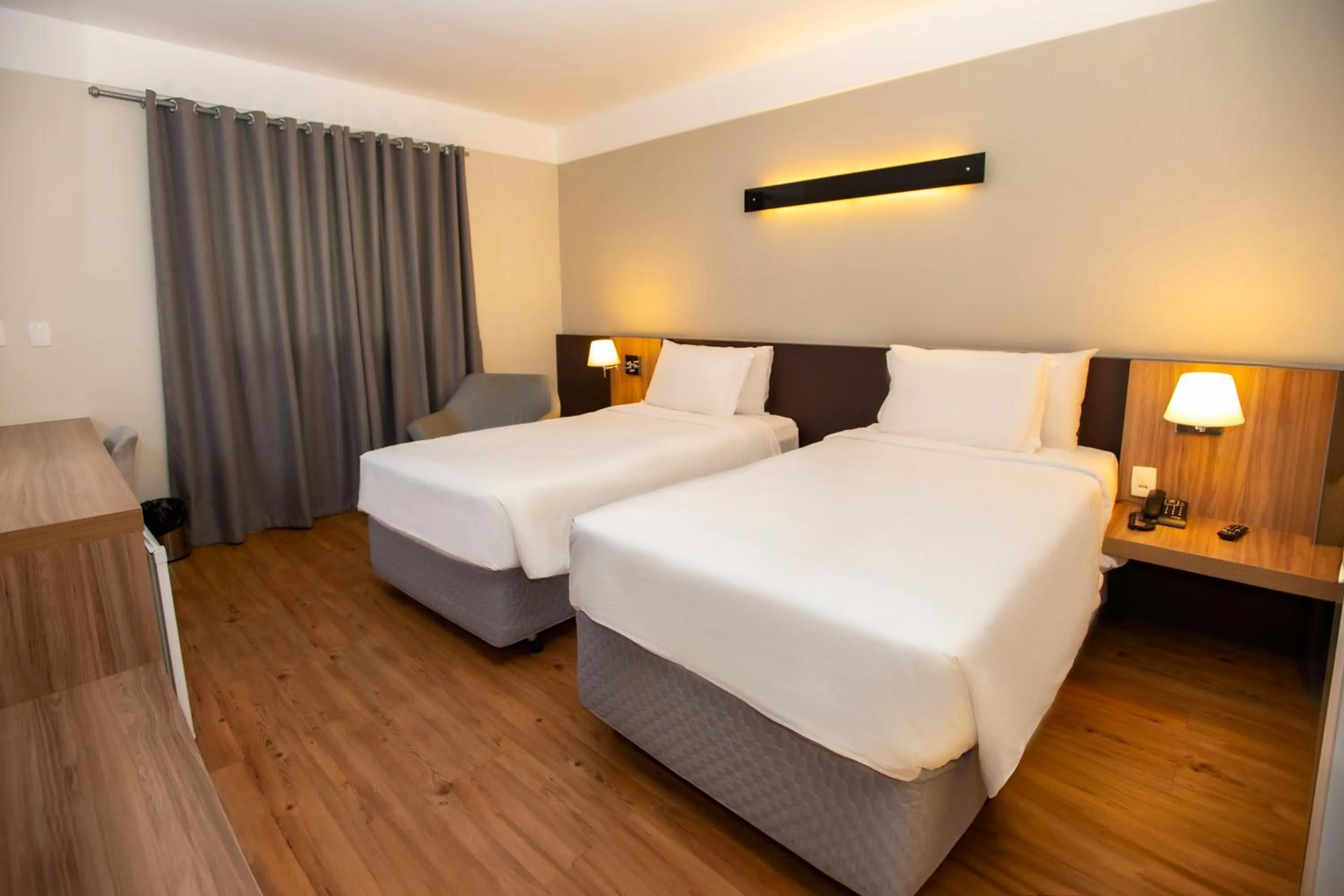 Bedroom, Bed in Delmond Hotel