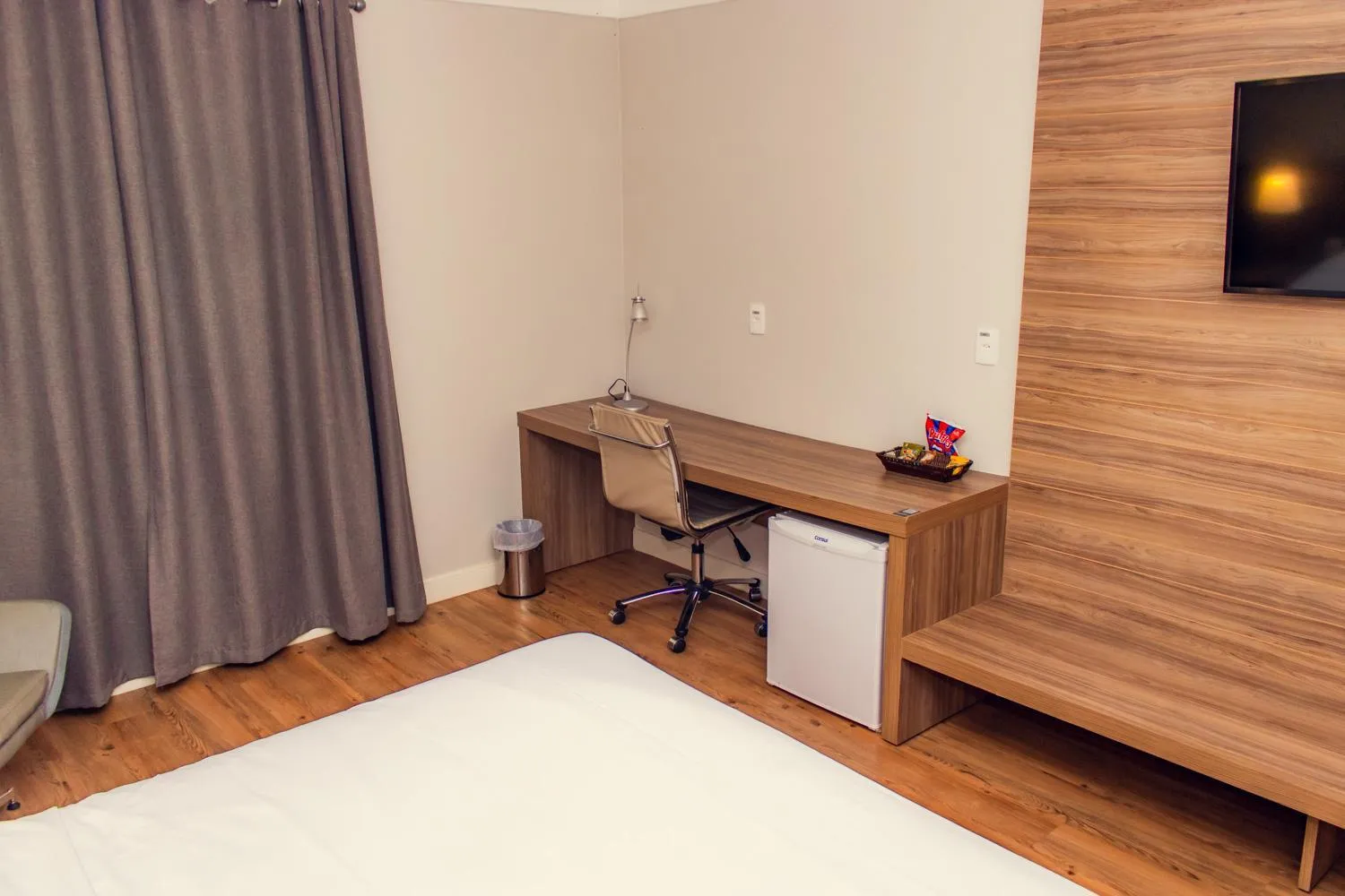 Bedroom, Bed in Delmond Hotel