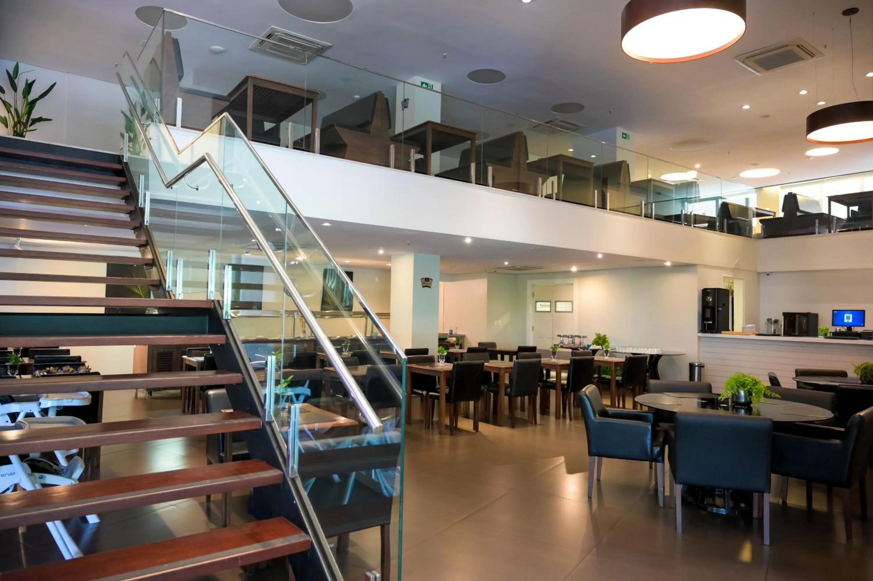 Restaurant/places to eat in Delmond Hotel