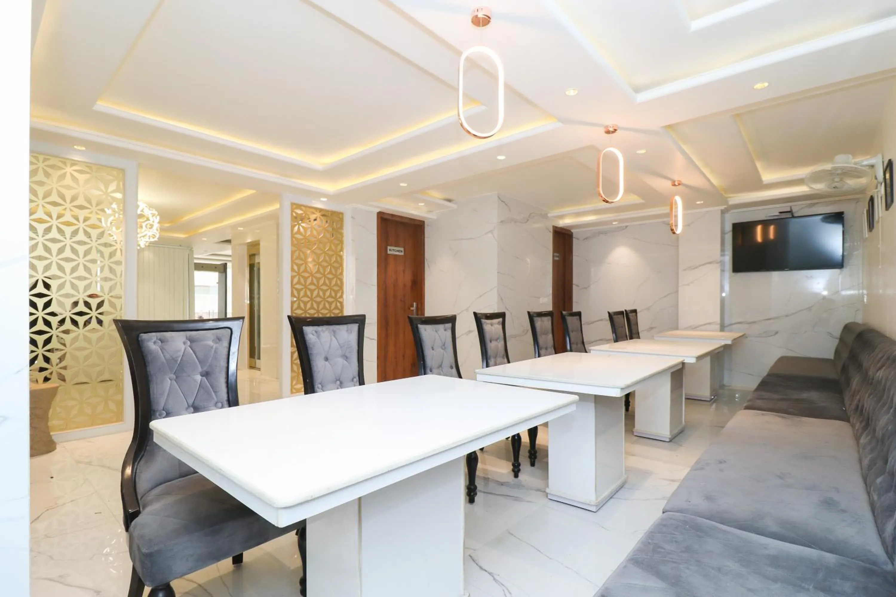 Restaurant/places to eat in OPO The View, Delhi Airport