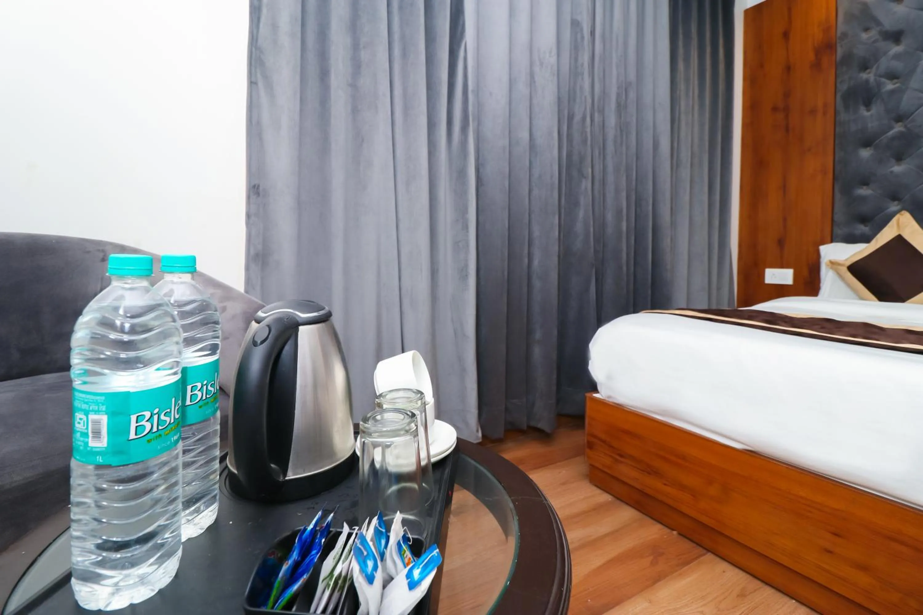 Photo of the whole room, Bed in OPO The View, Delhi Airport