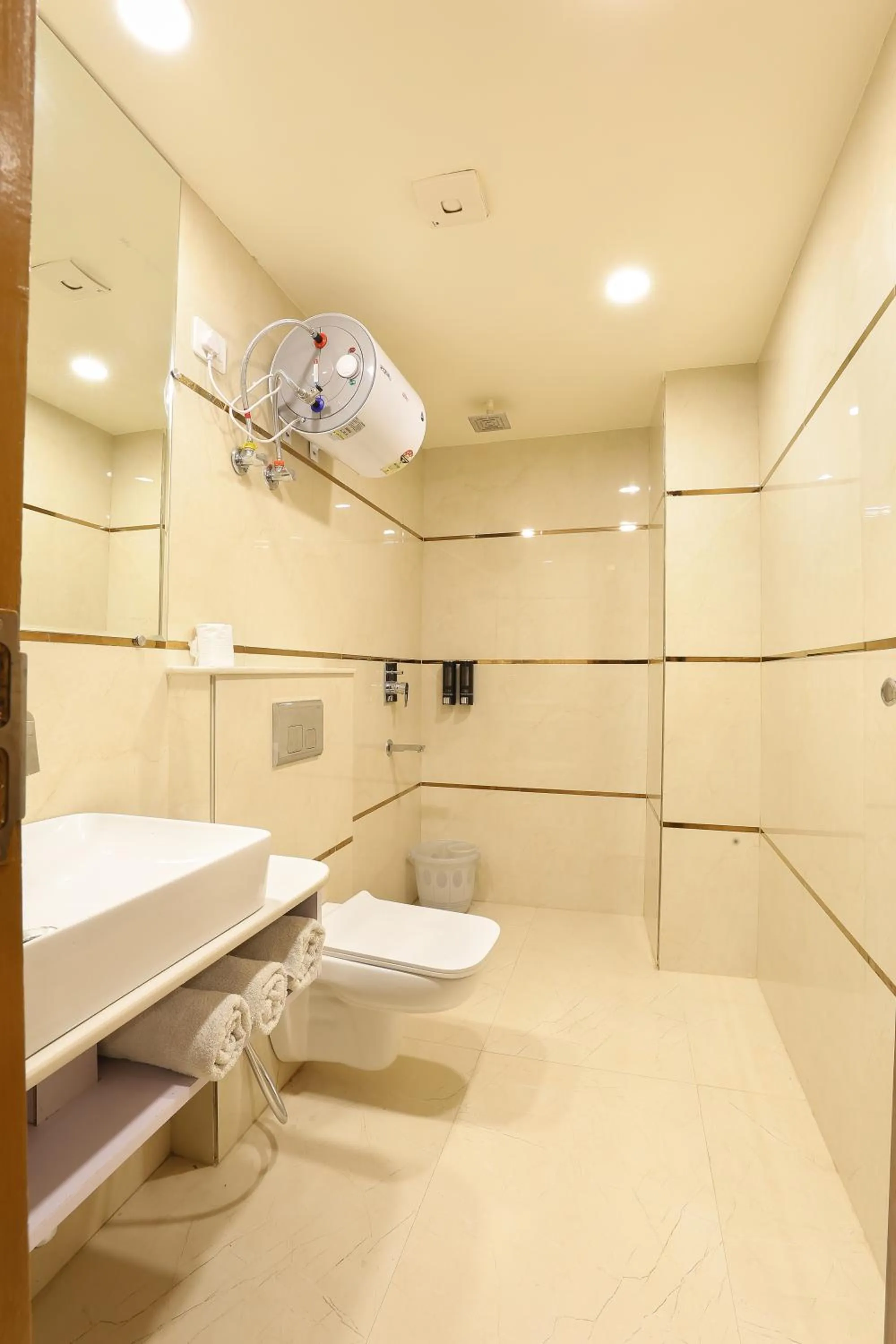 Shower in OPO The View, Delhi Airport