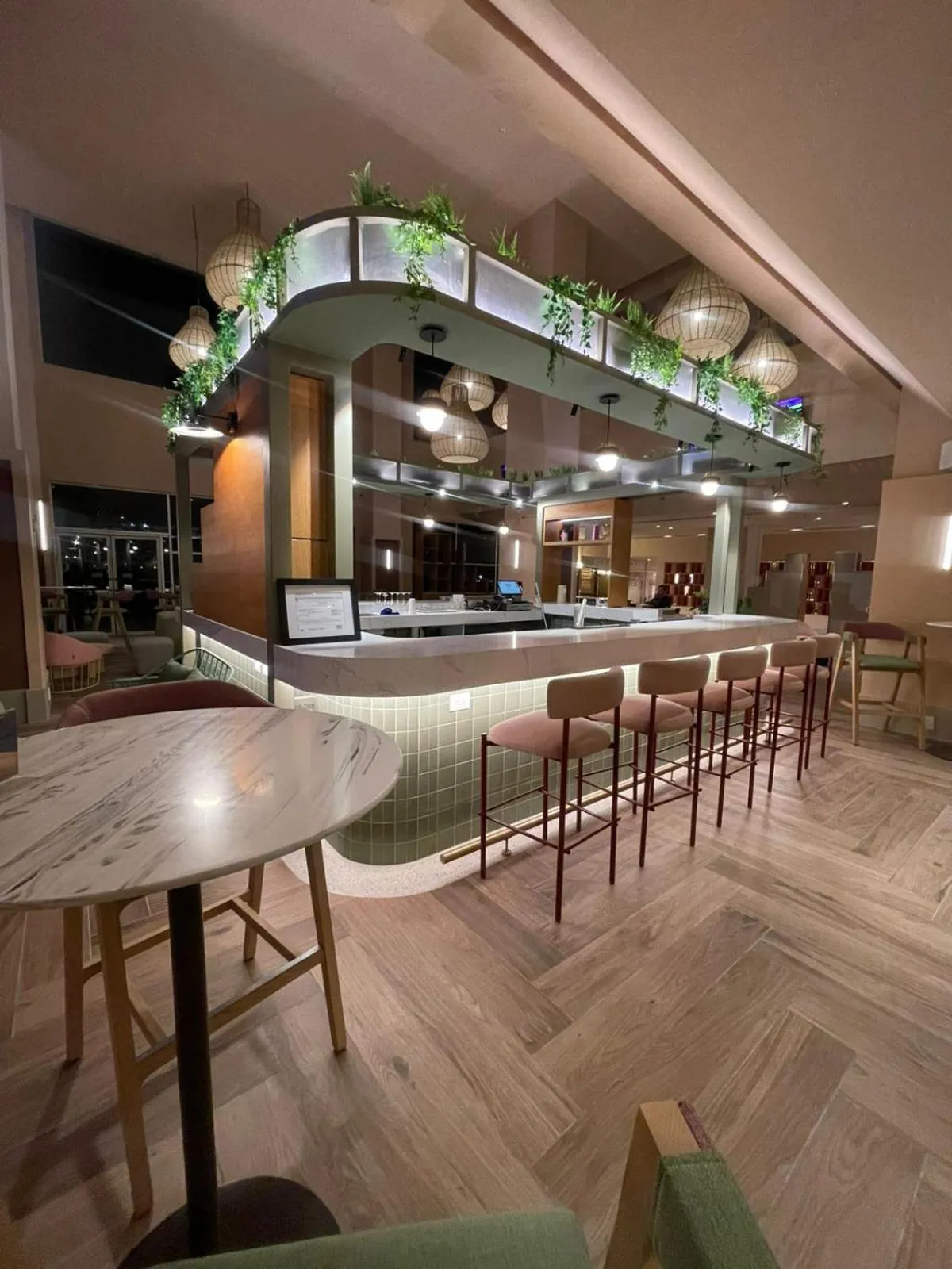 Restaurant/places to eat in Novotel Monterrey Valle