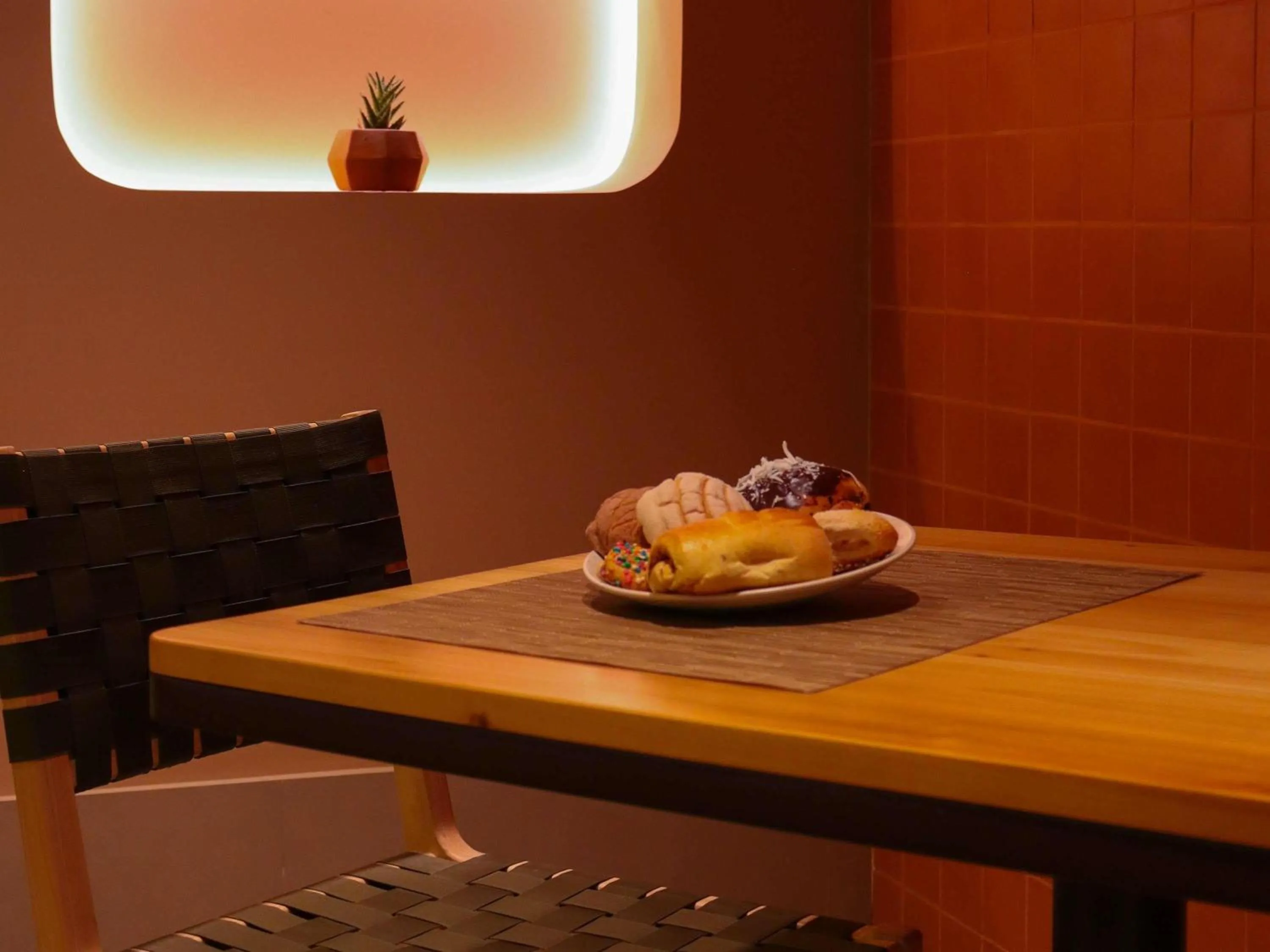 Restaurant/places to eat in Novotel Monterrey Valle