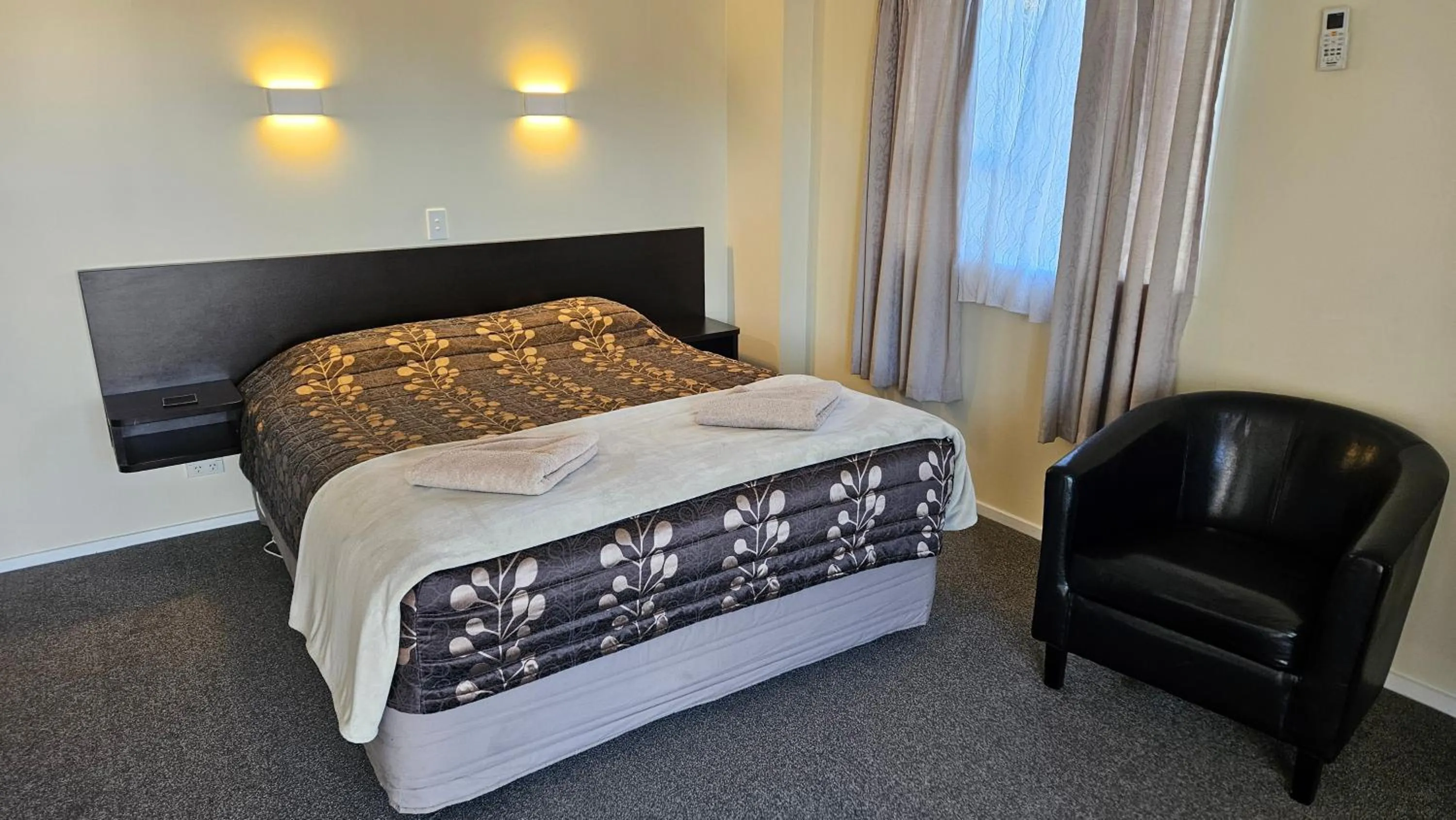 Bed in Richmond Motel and Holiday Park