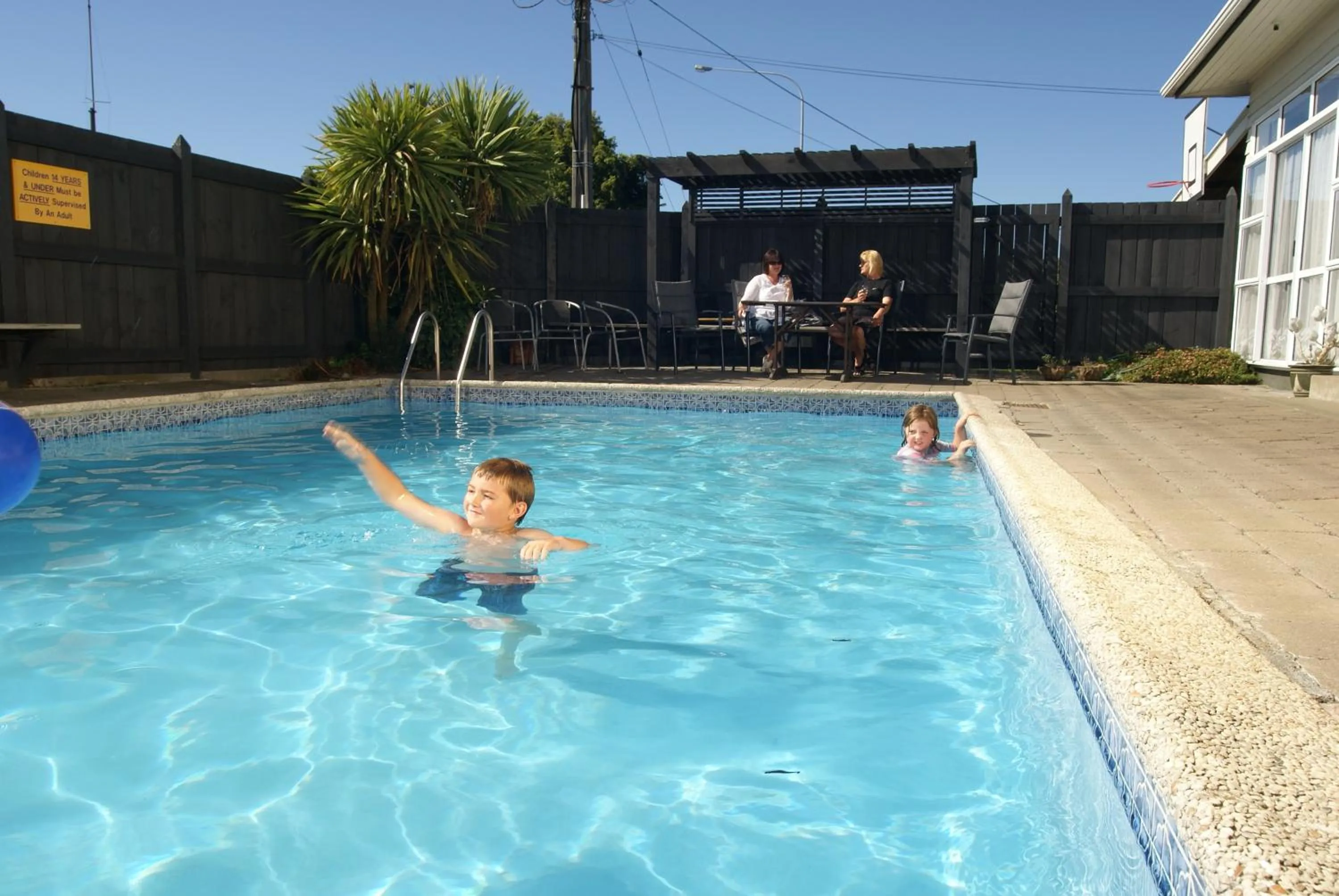 Swimming pool in Richmond Motel and Holiday Park