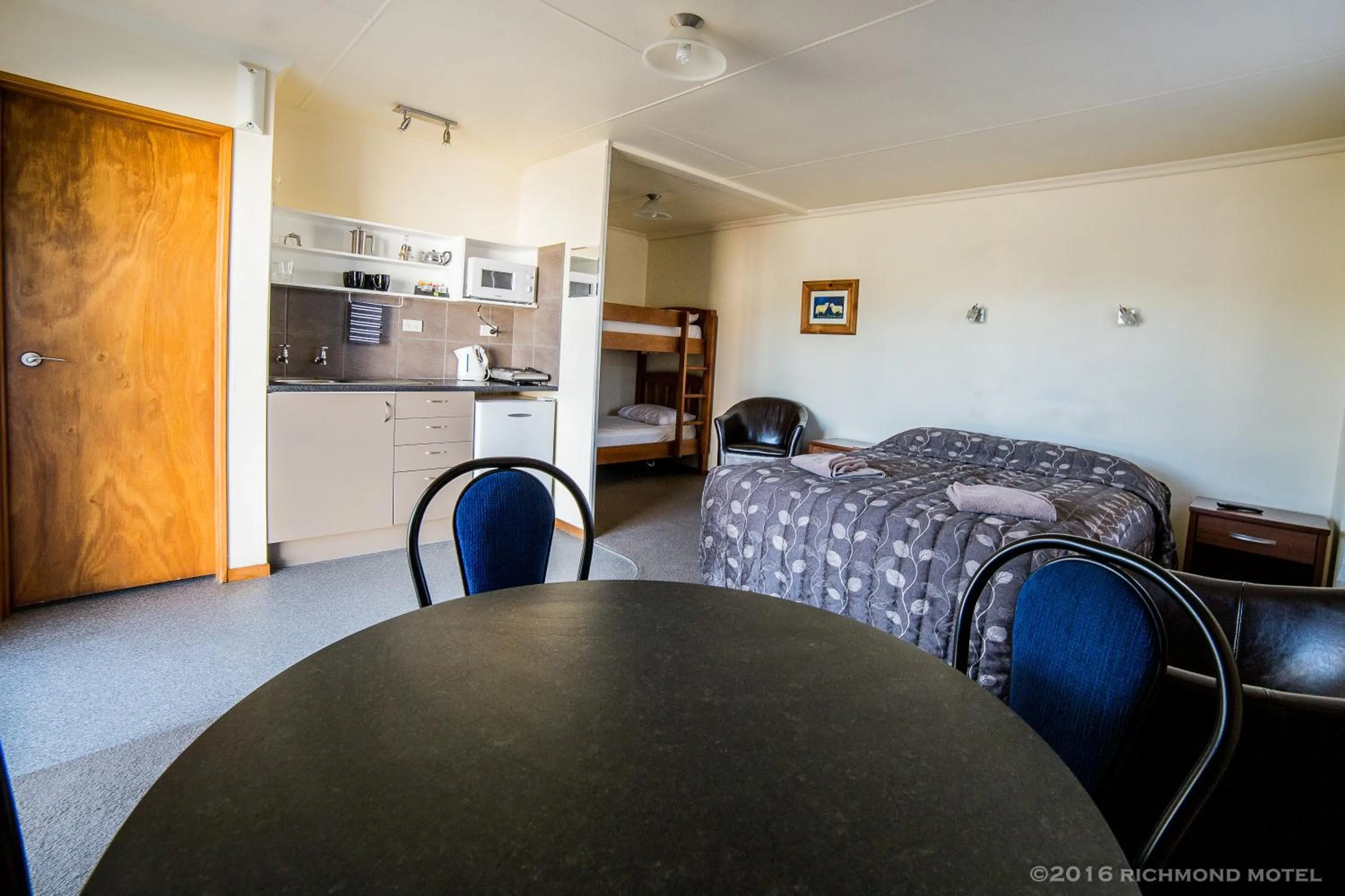 Bed in Richmond Motel and Holiday Park